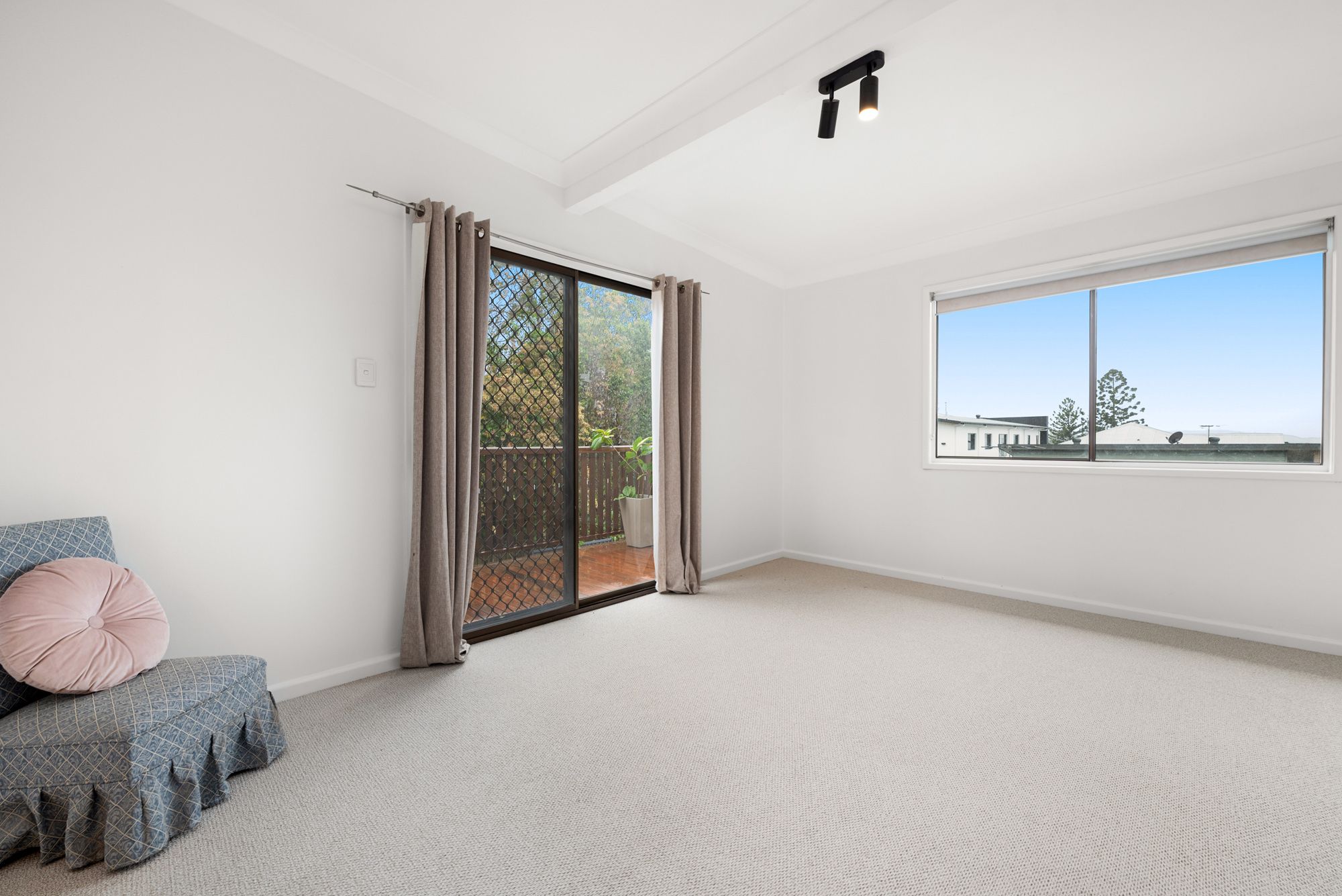 14 HILL PARK Lane — photo 10 of 15