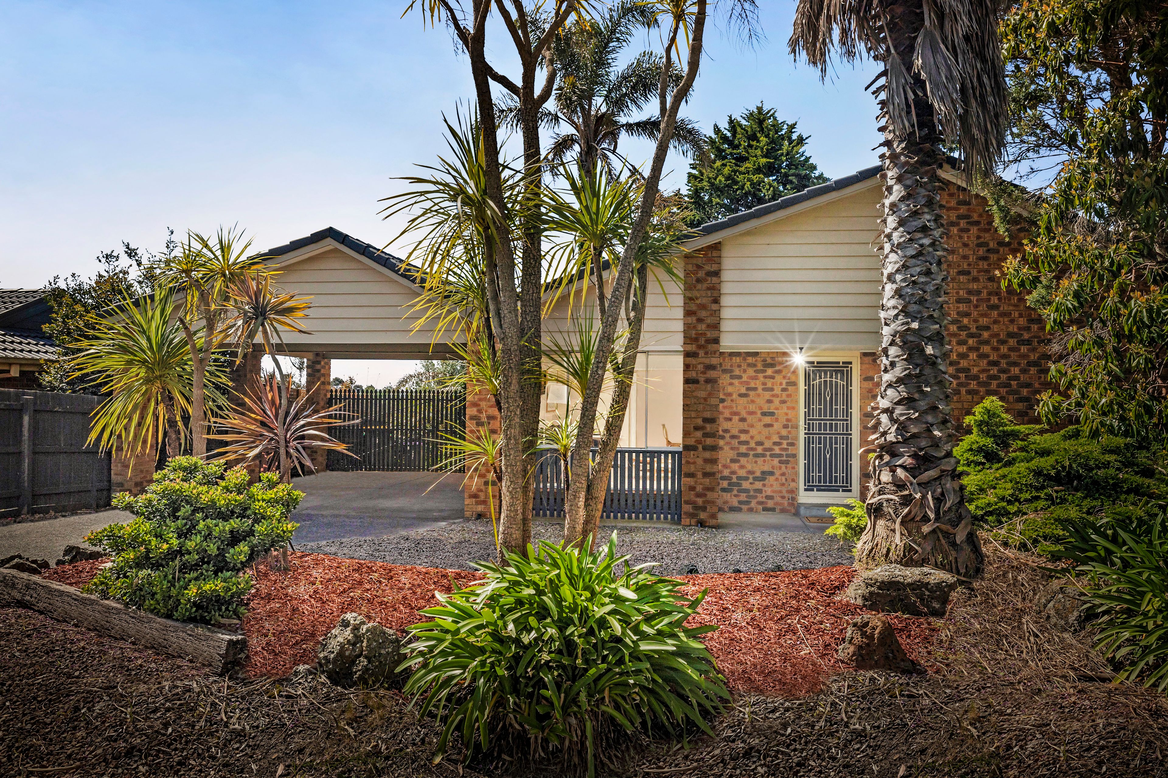 19 Mount Erin Crescent — photo from Ray White Frankston