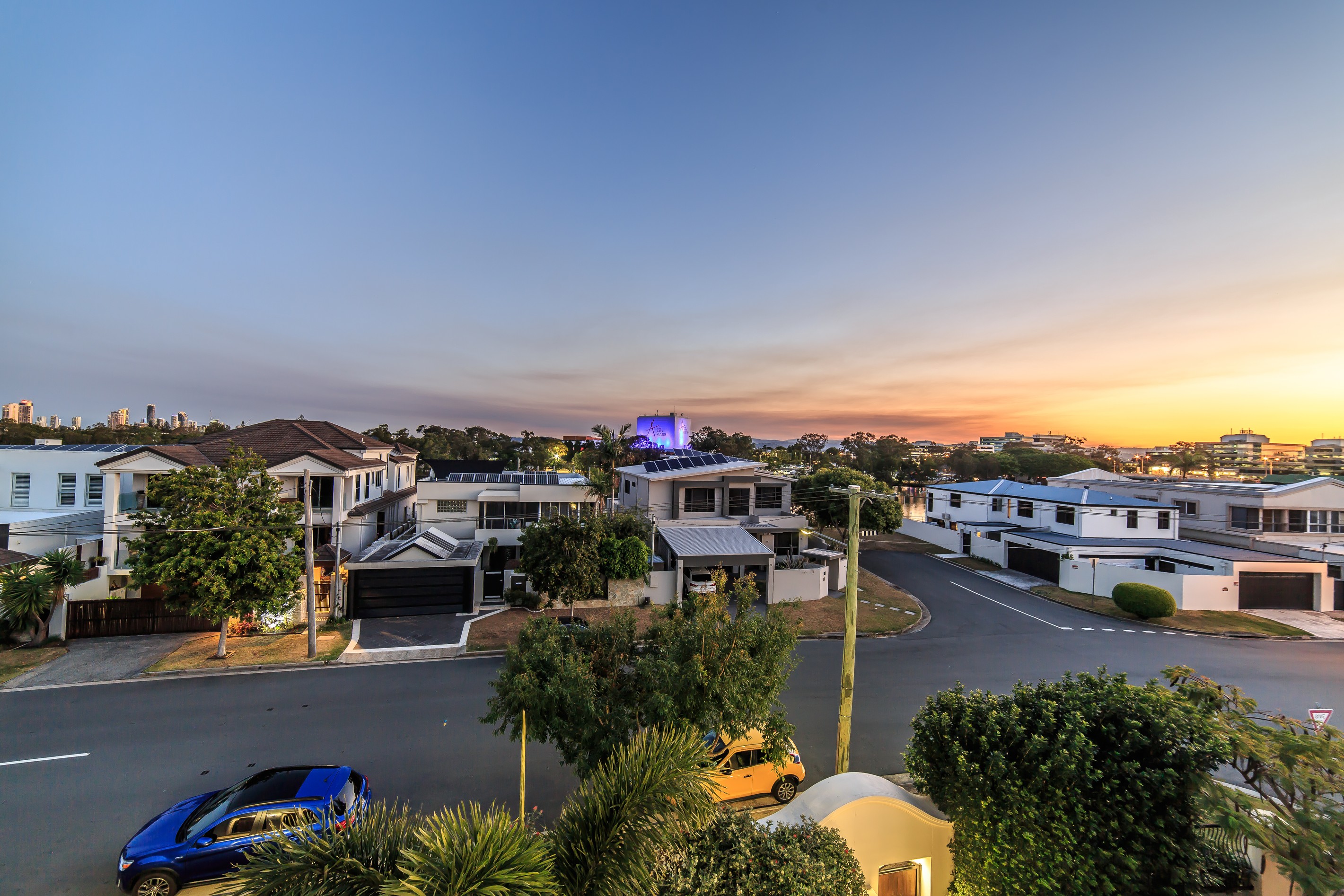 2/214 Stanhill Drive, Chevron Island, QLD 4217