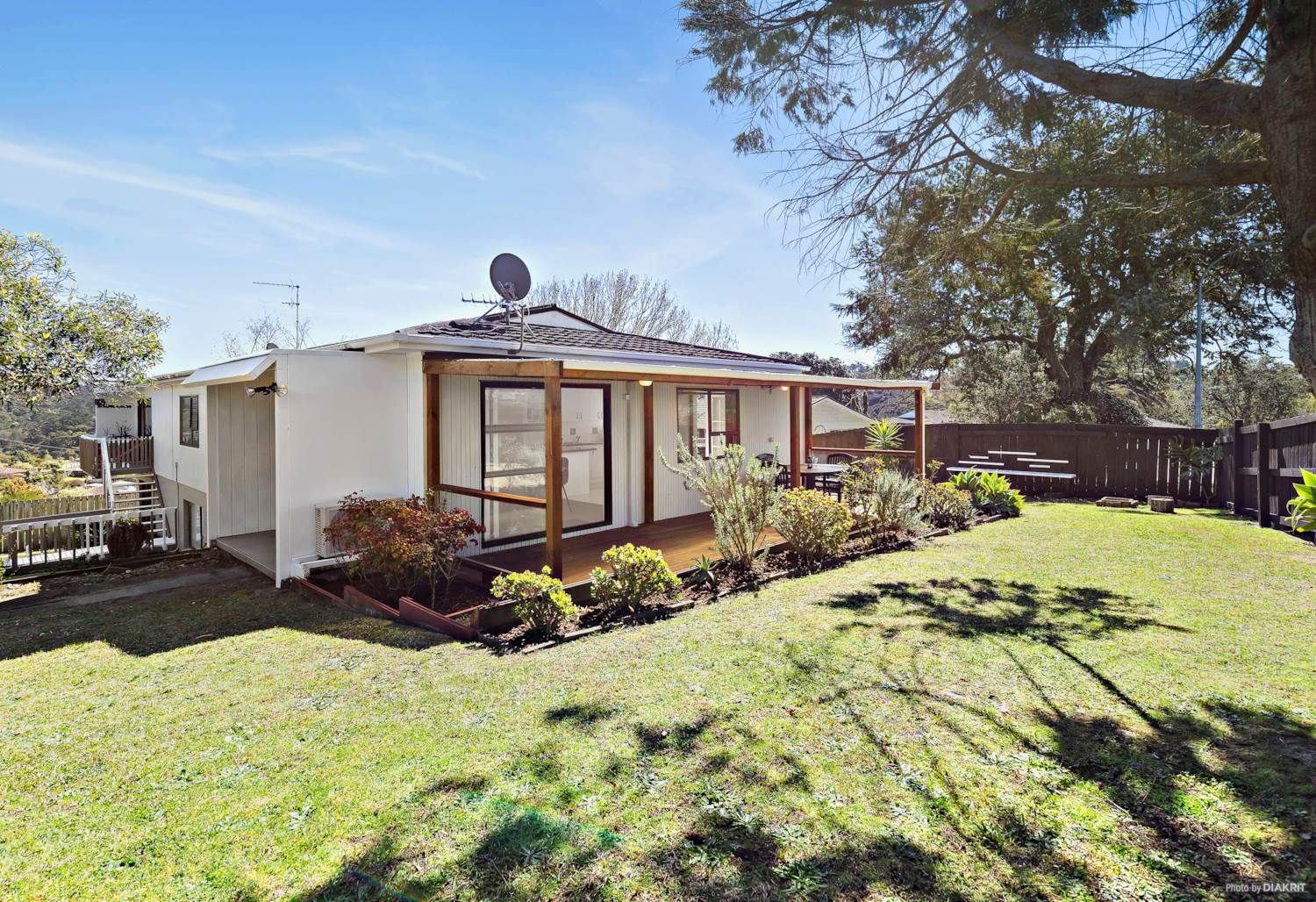 2/1 Simon Ellice Drive, Bayview, North Shore City