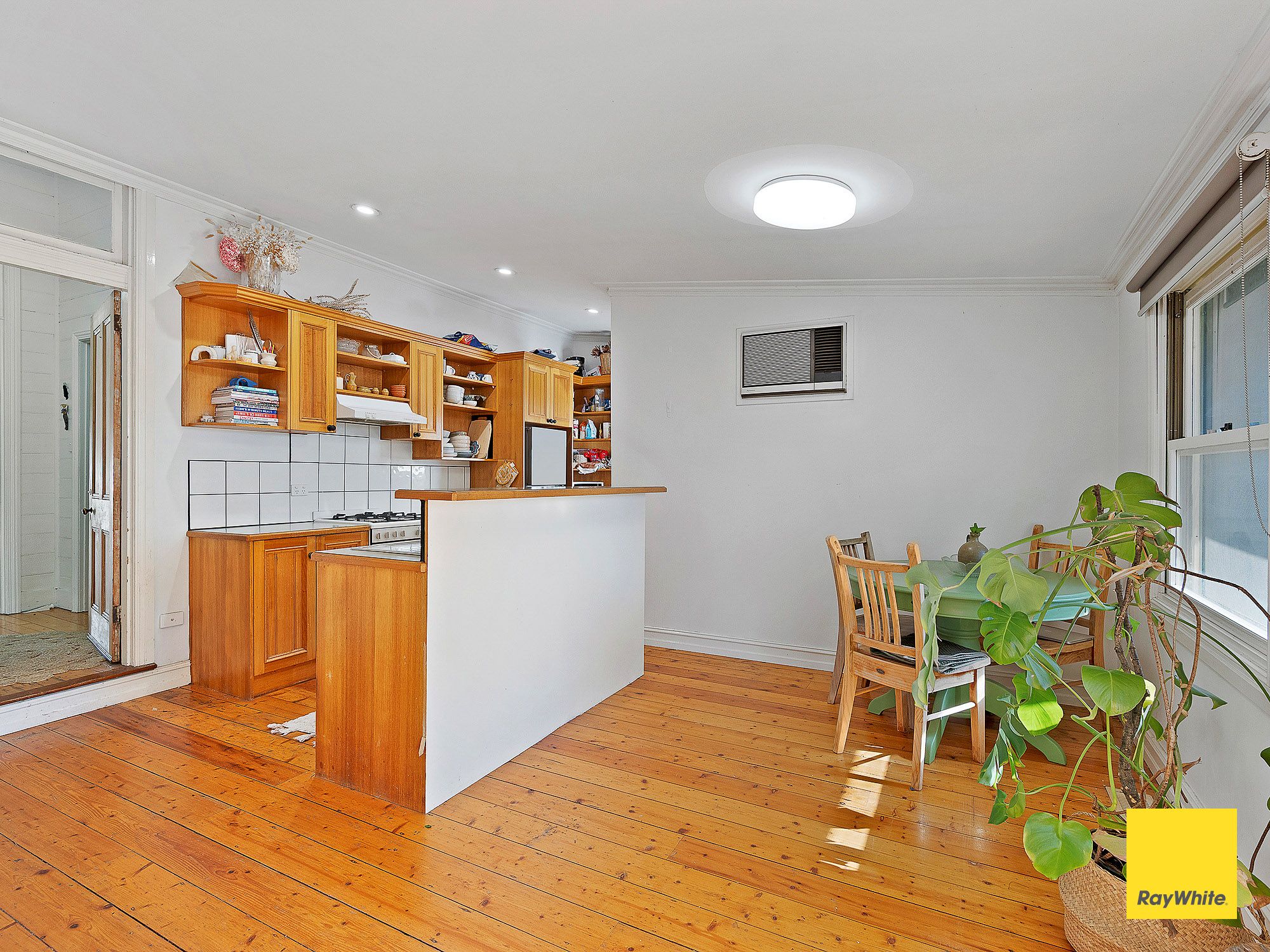 82 Gladstone Street — photo 6 of 18