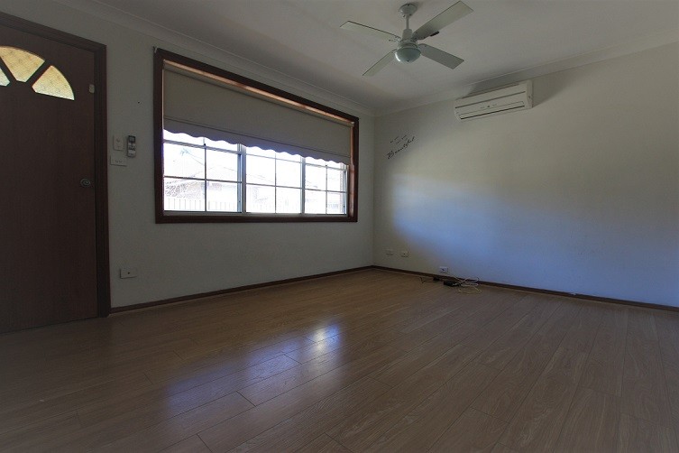 2/4 Bensley Road, Macquarie Fields, NSW 2564