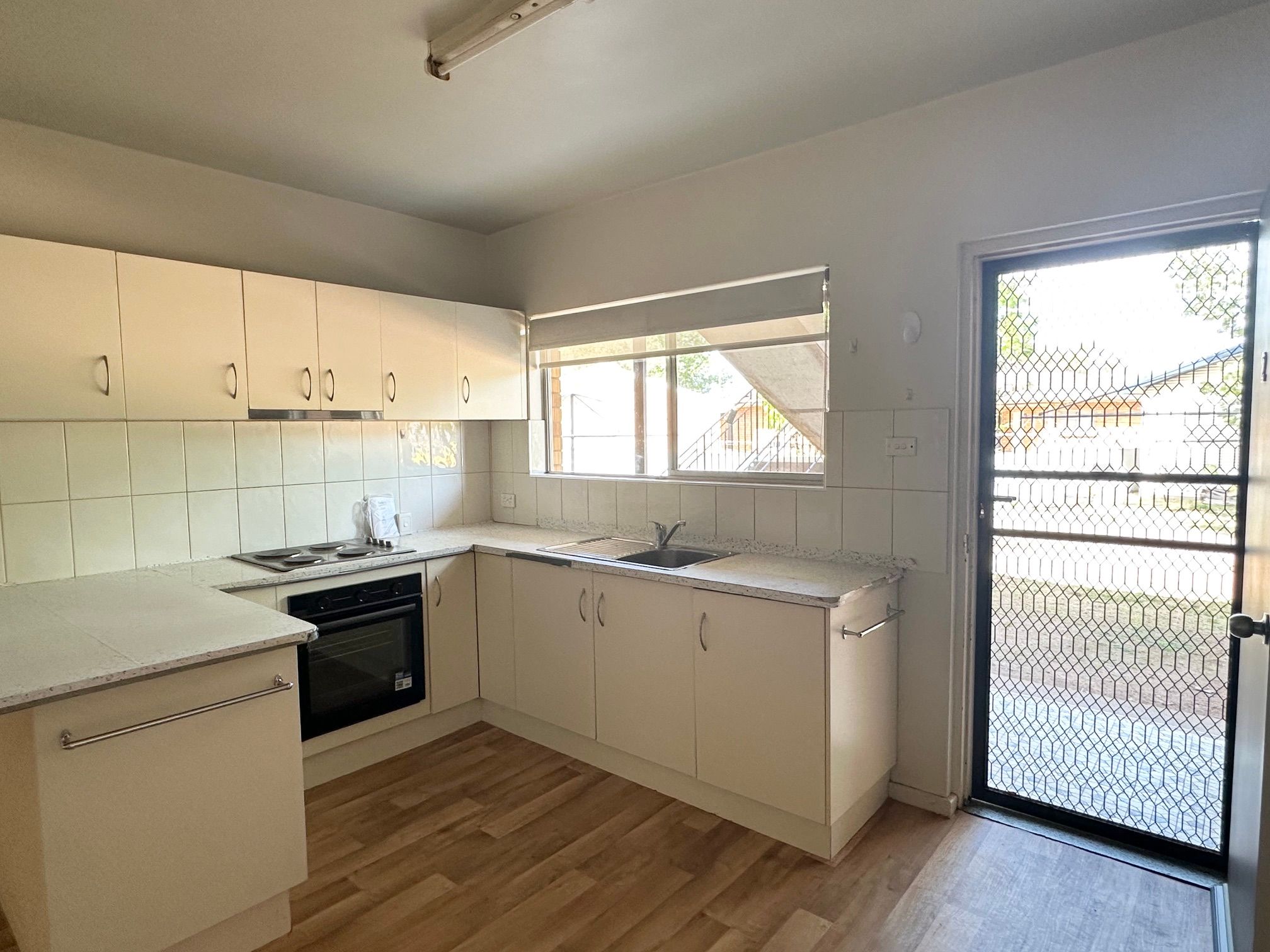 2/12 KOOKORA Street — photo 3 of 6