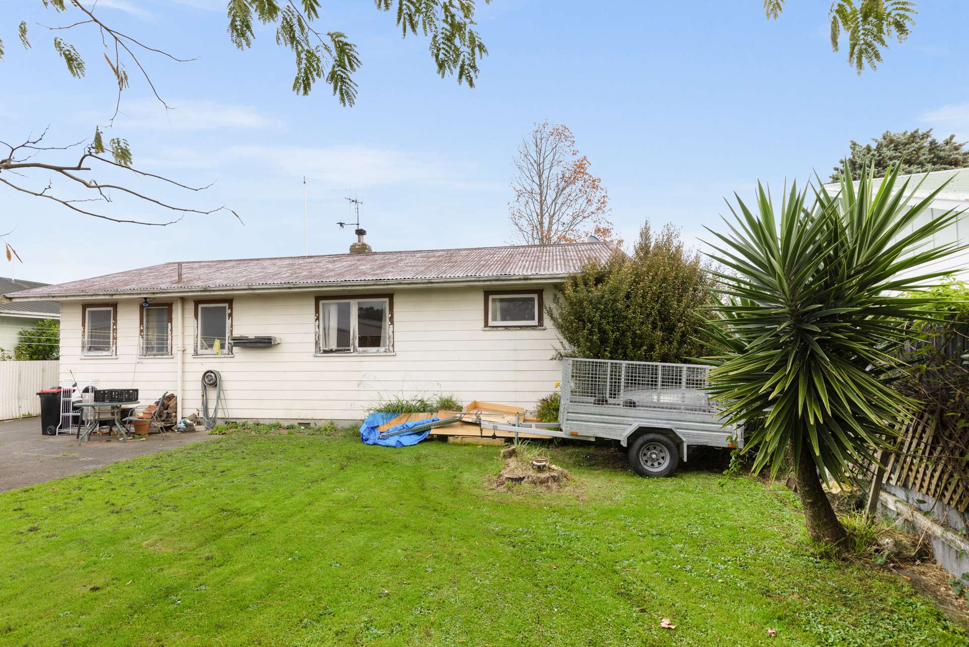 27 Wyatt Avenue photo 2