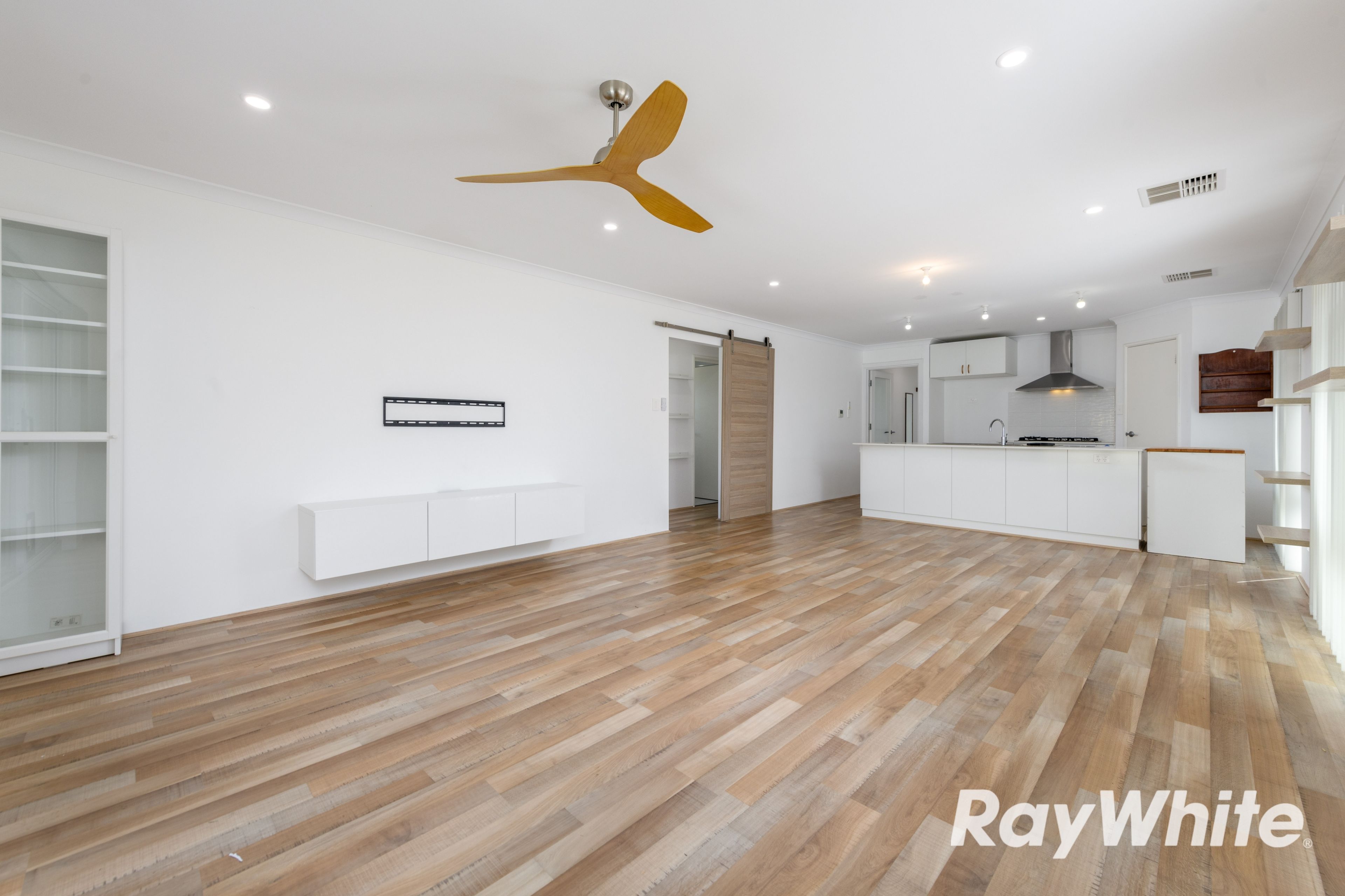 40 Sharperton Meander, Dudley Park, WA 6210