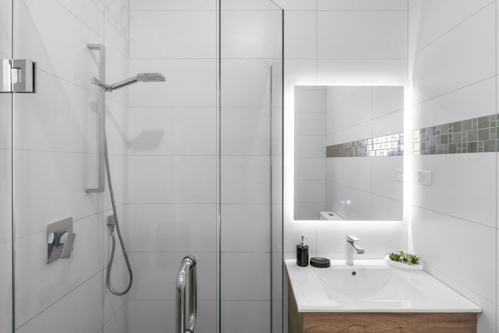 3b Matakohe Road, Westgate, Waitakere City