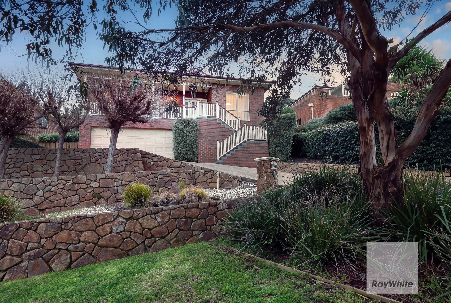 8 Primula Boulevard, Gowanbrae, VIC 3043