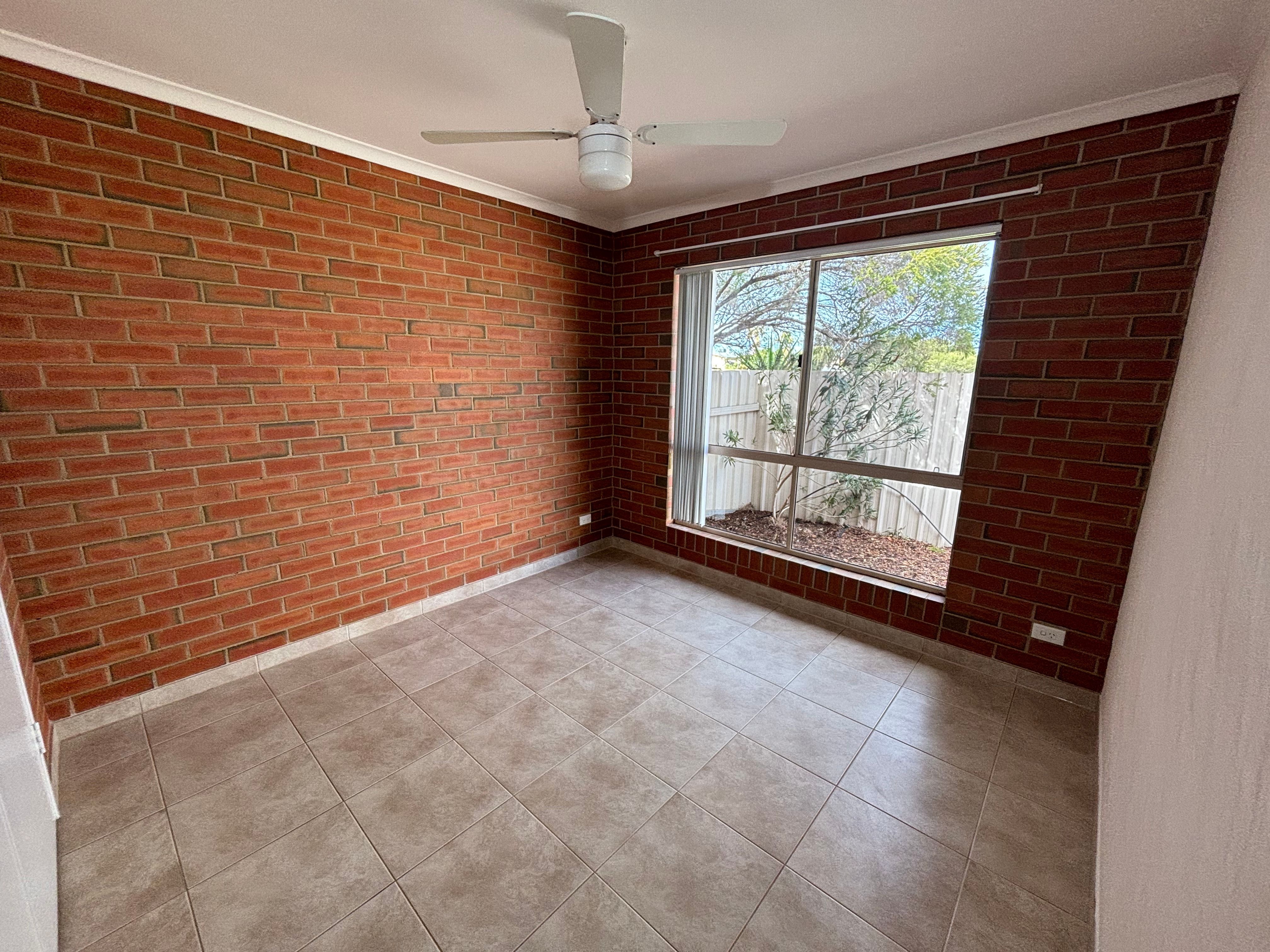 24-26 Uri Street — photo 12 of 23