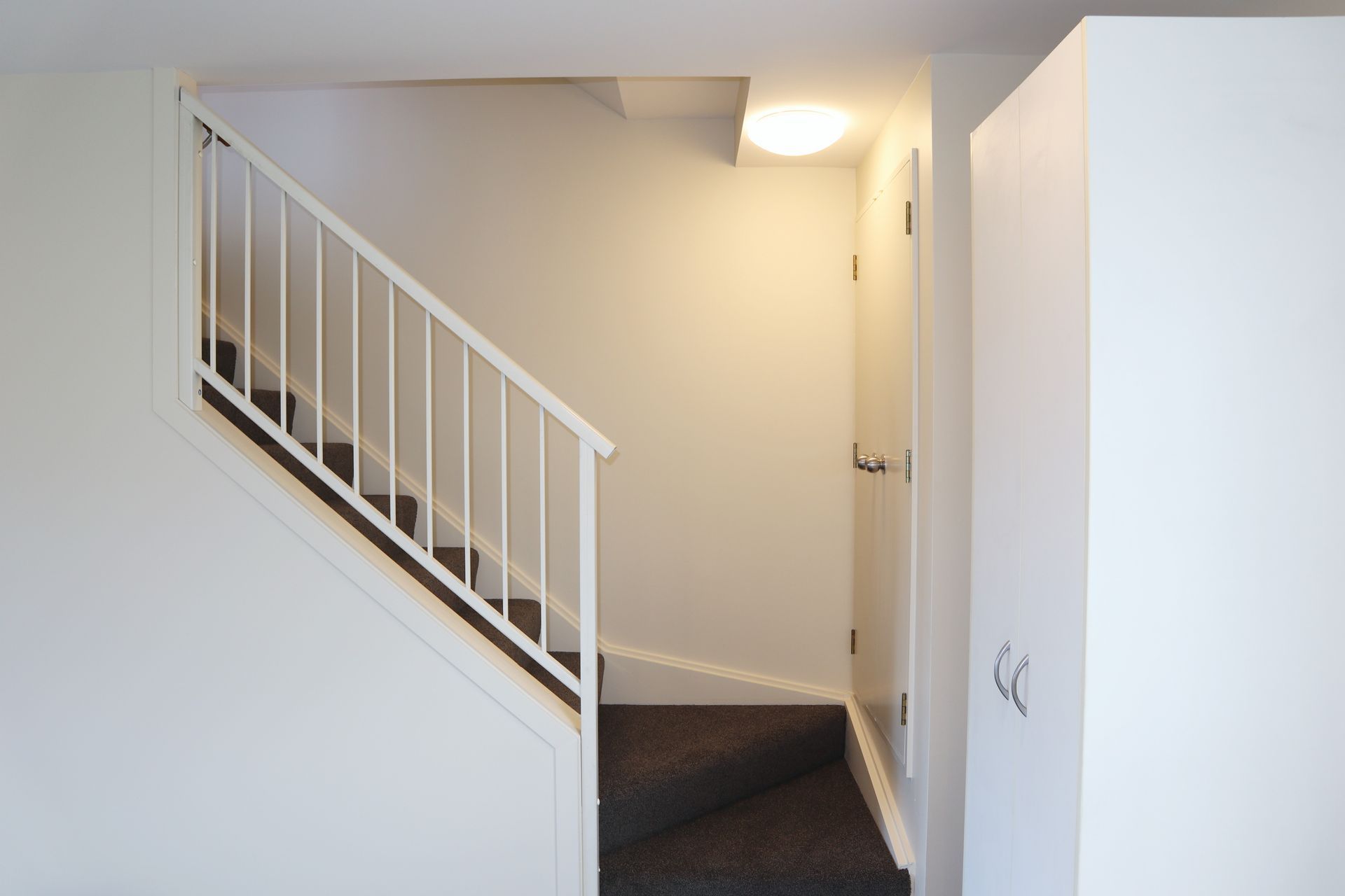 3  Level Apartment with balcony and private yard 5