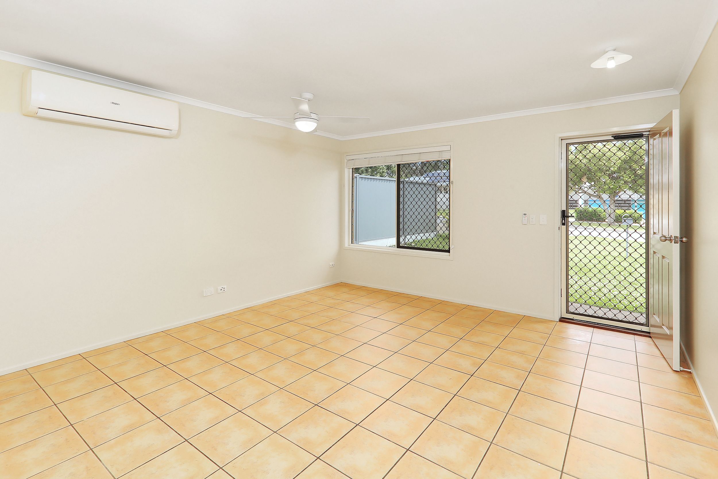 27 Rookwood Avenue, Coopers Plains, QLD 4108