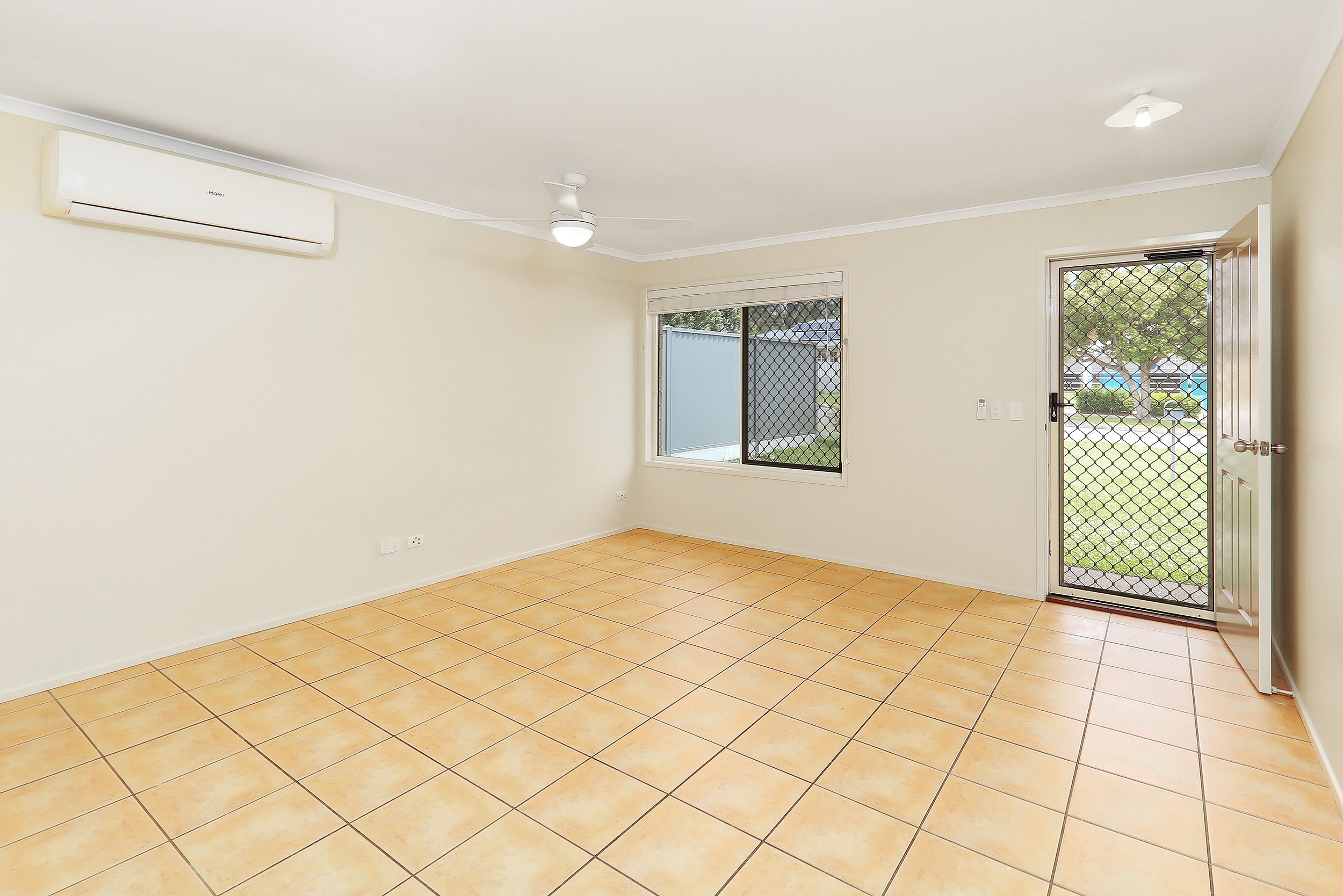 27 Rookwood Avenue, Coopers Plains, QLD 4108