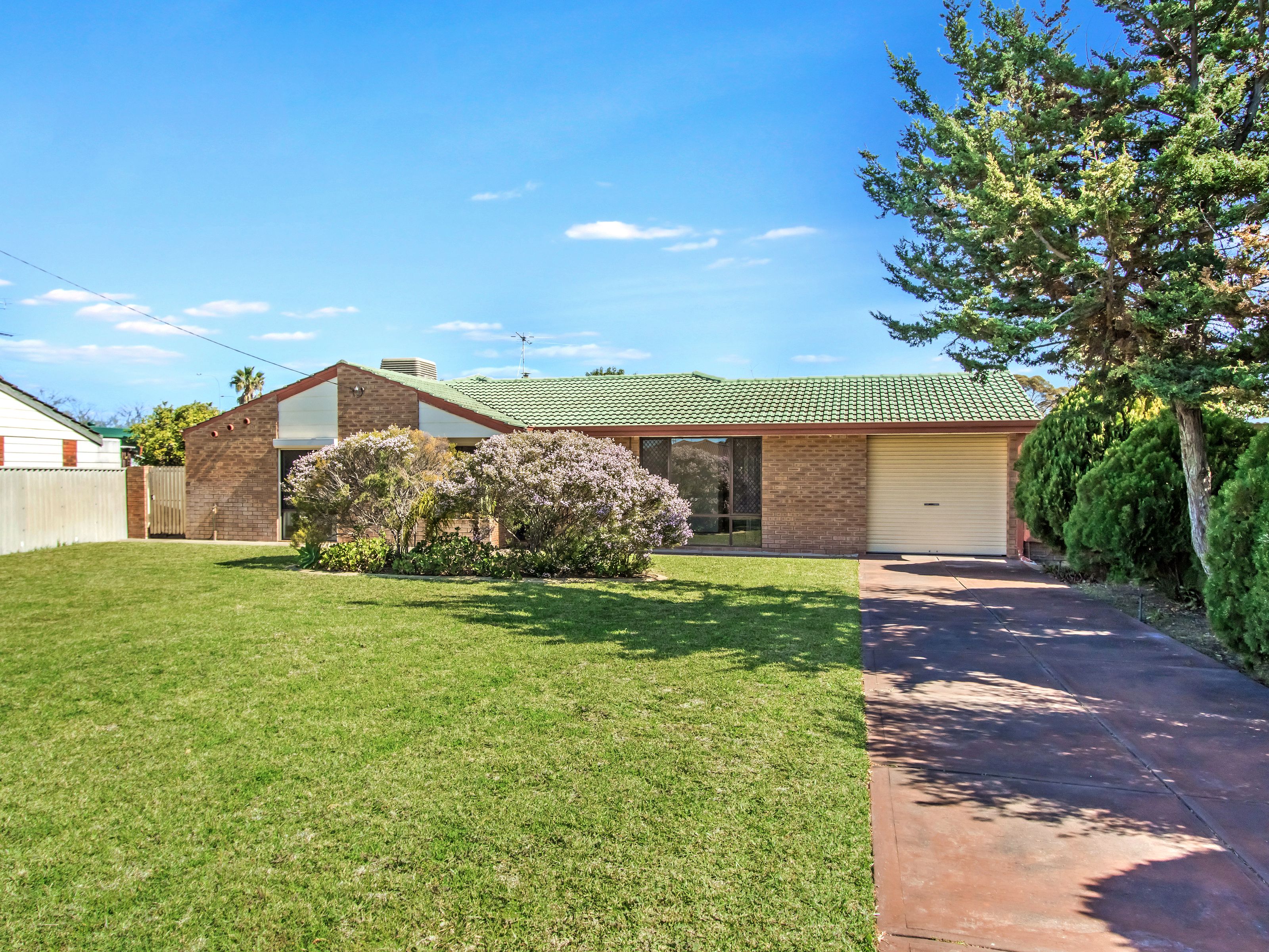 83 Haselmere Circus, Rockingham, WA 6168