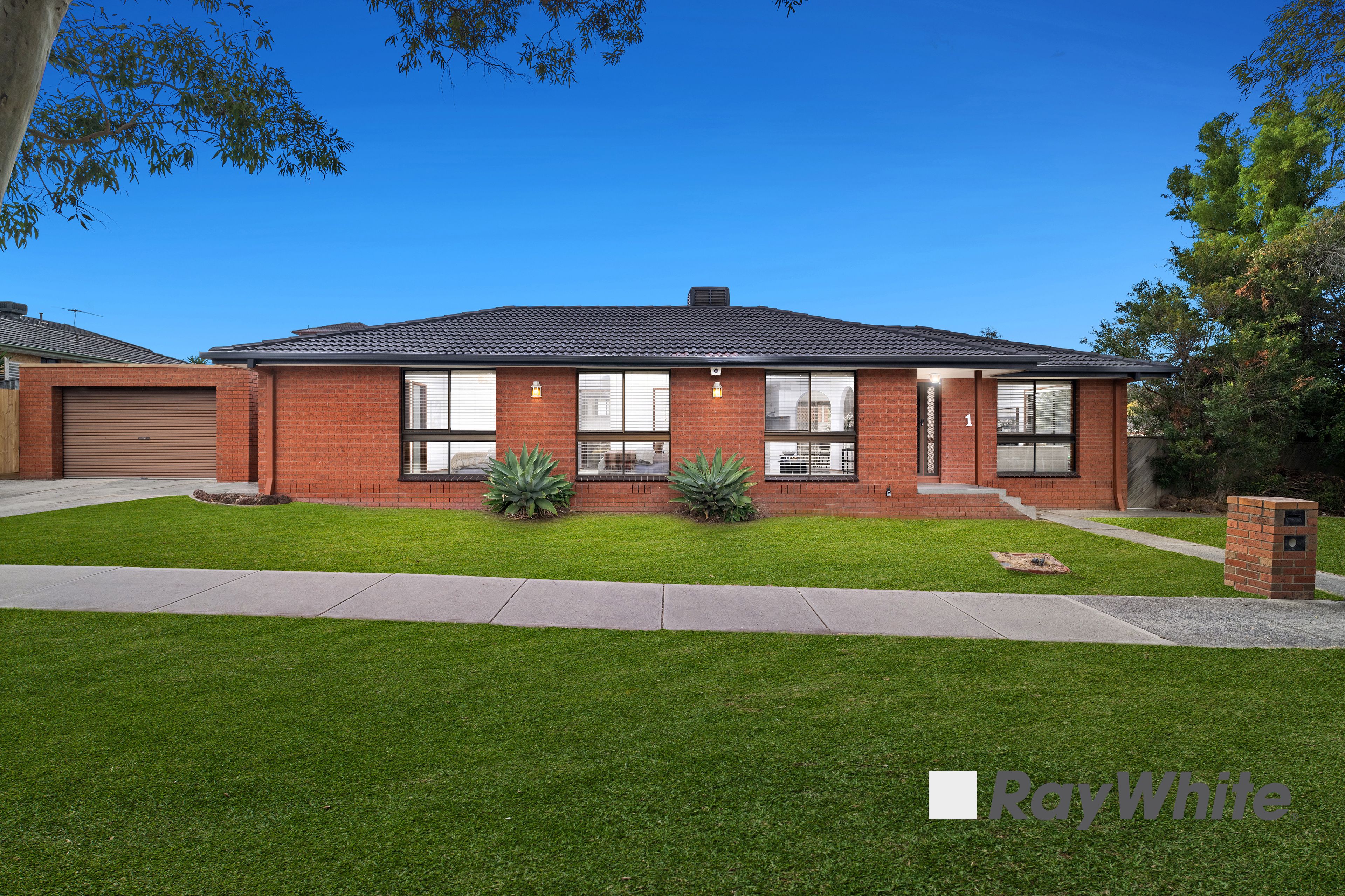 1 Lochalsh Court, Endeavour Hills VIC 3802