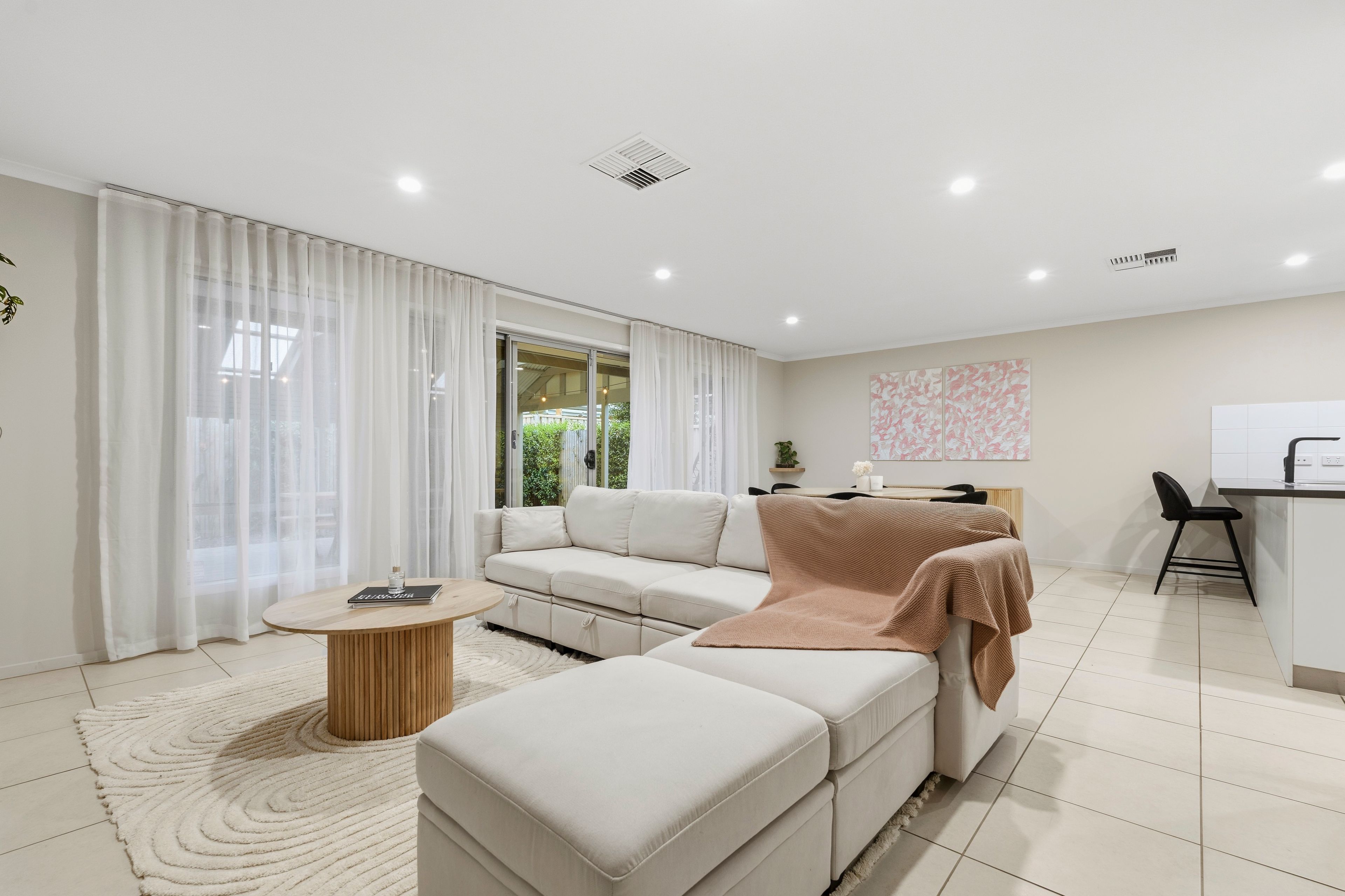 8 Miranda Place — photo 3 of 14