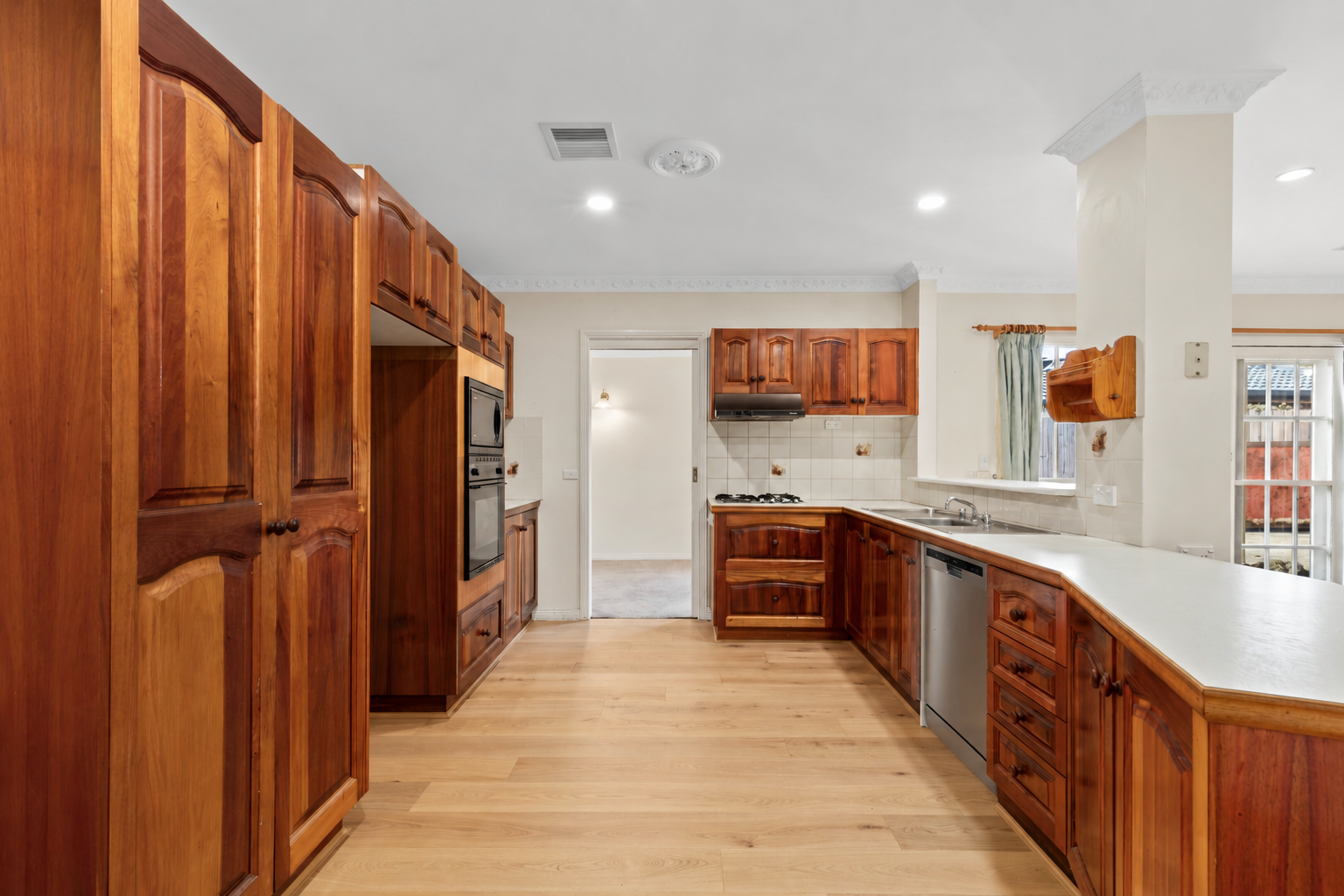 13 Ainslie Avenue — photo 3 of 15