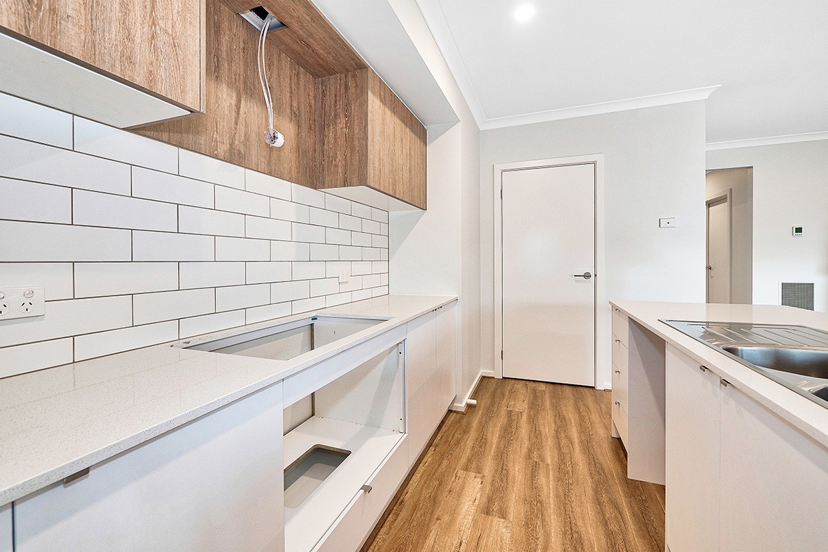 6 Huskie Street, Clyde North, VIC 3978
