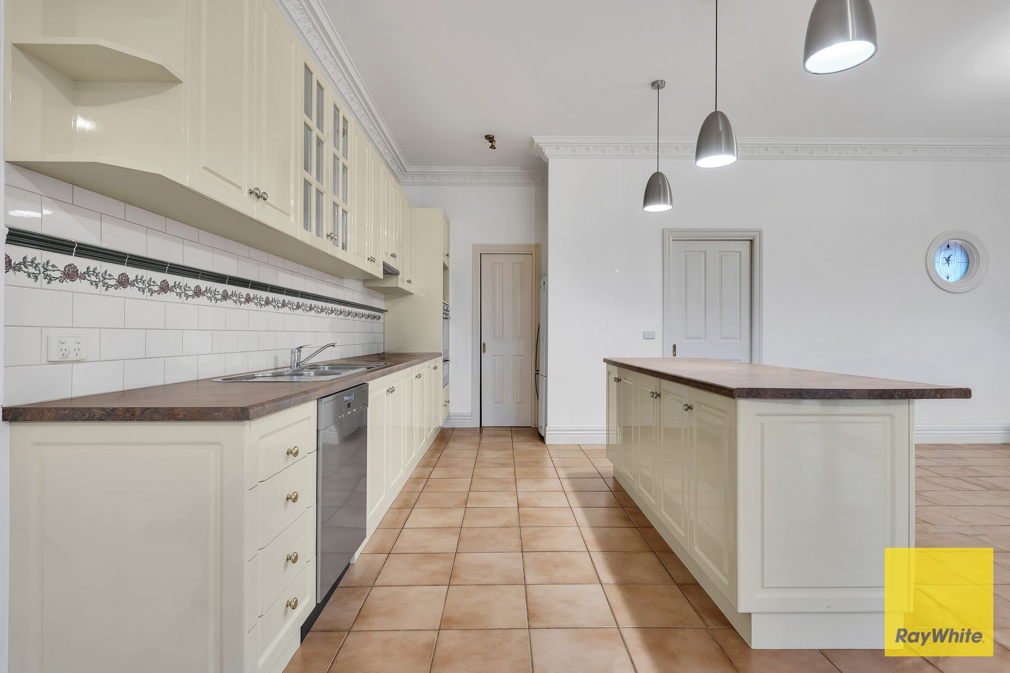 2 Travis Court — photo 9 of 20