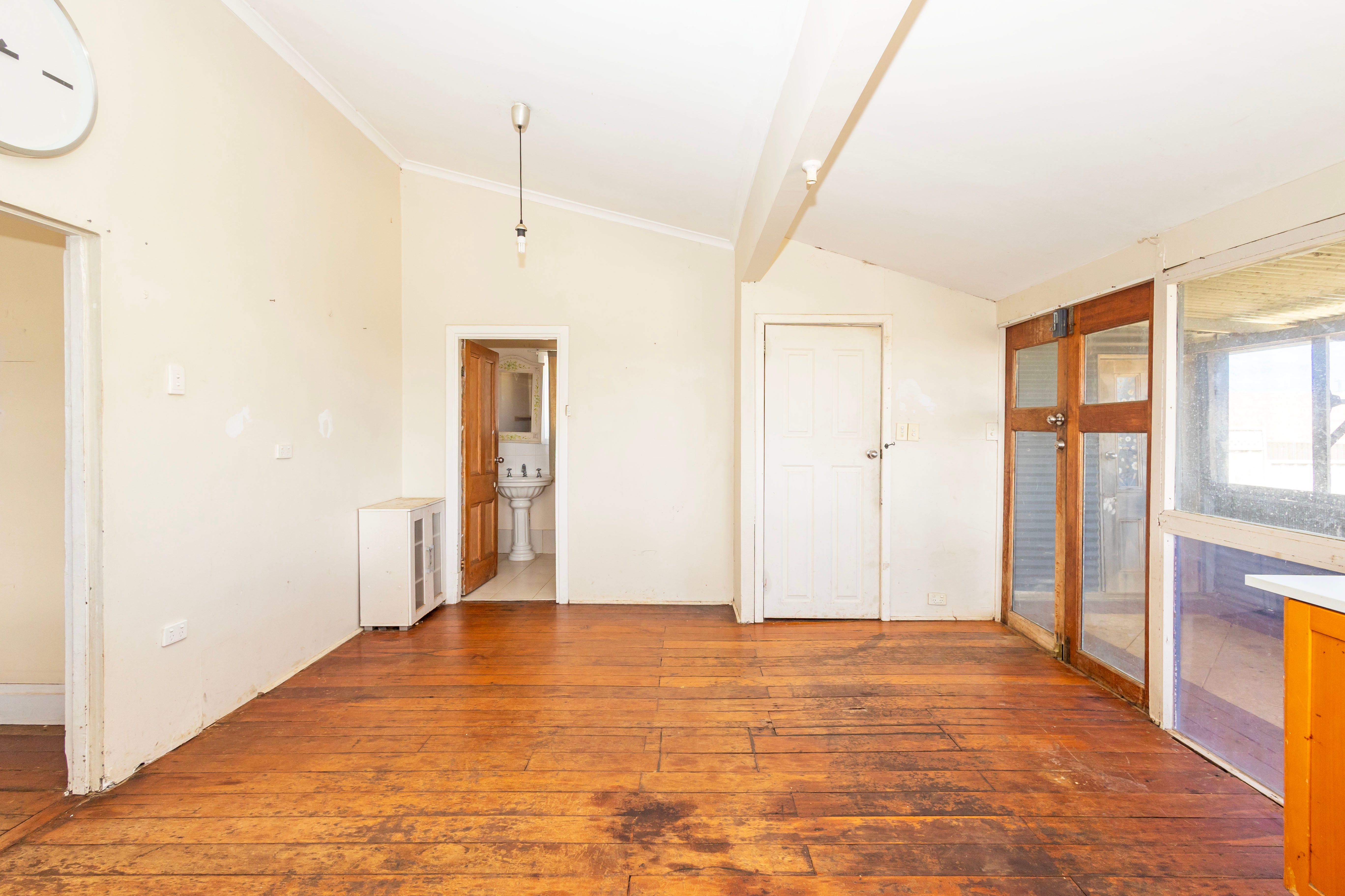20 Elizabeth Way — photo 11 of 23