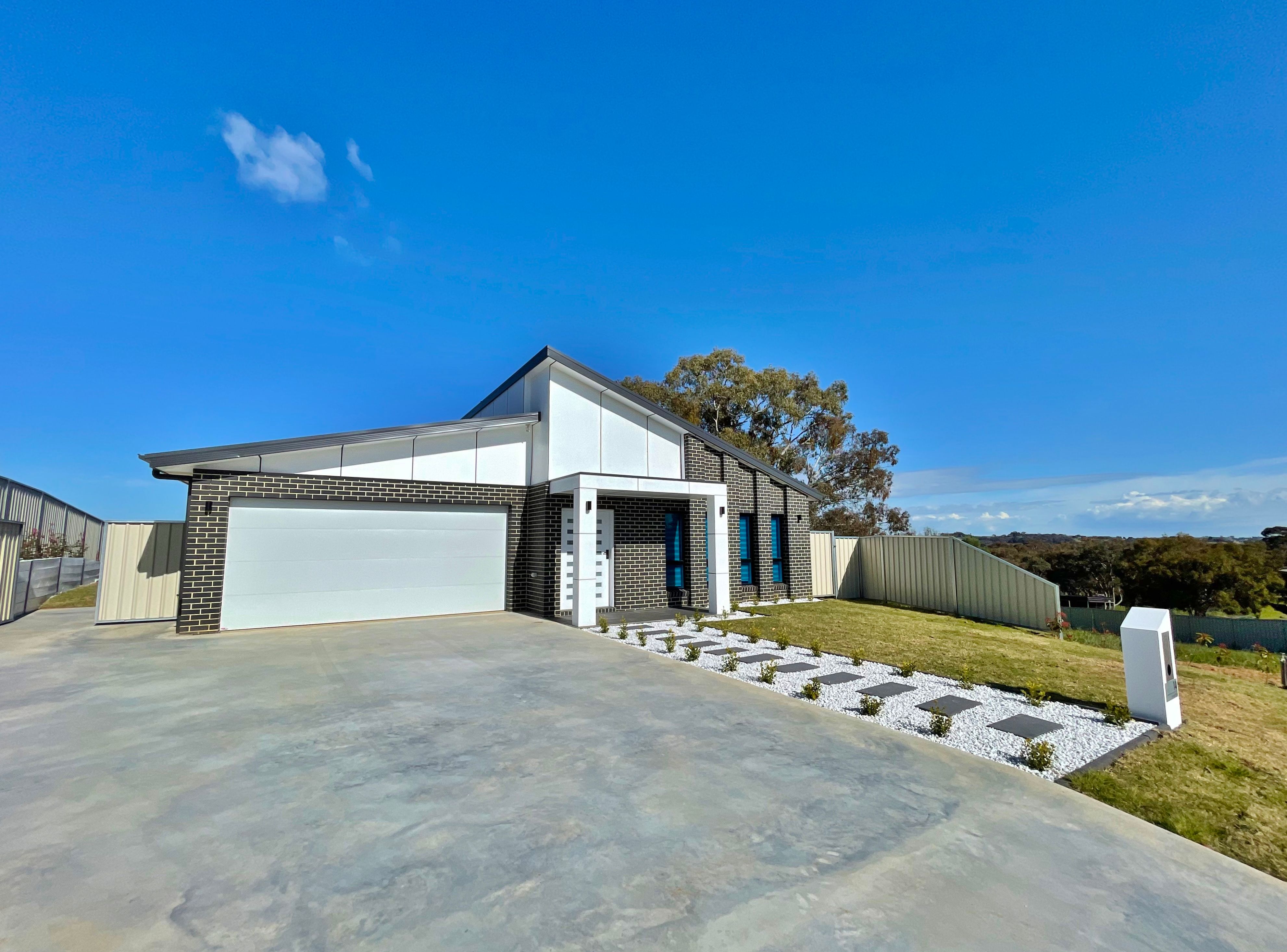 14 Henry Place, Young NSW 2594