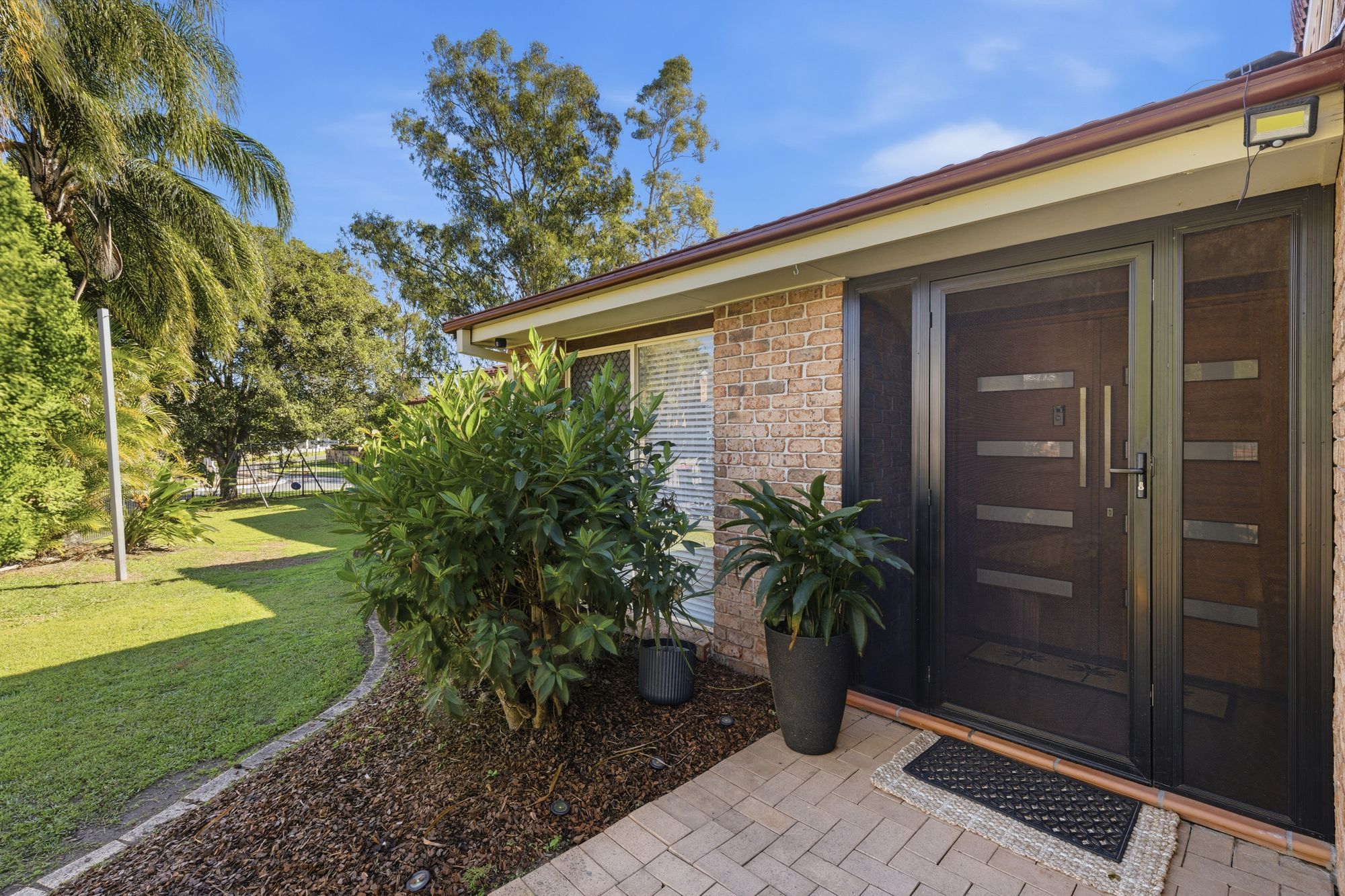 2 Poinsettia Crescent, Calamvale, QLD 4116