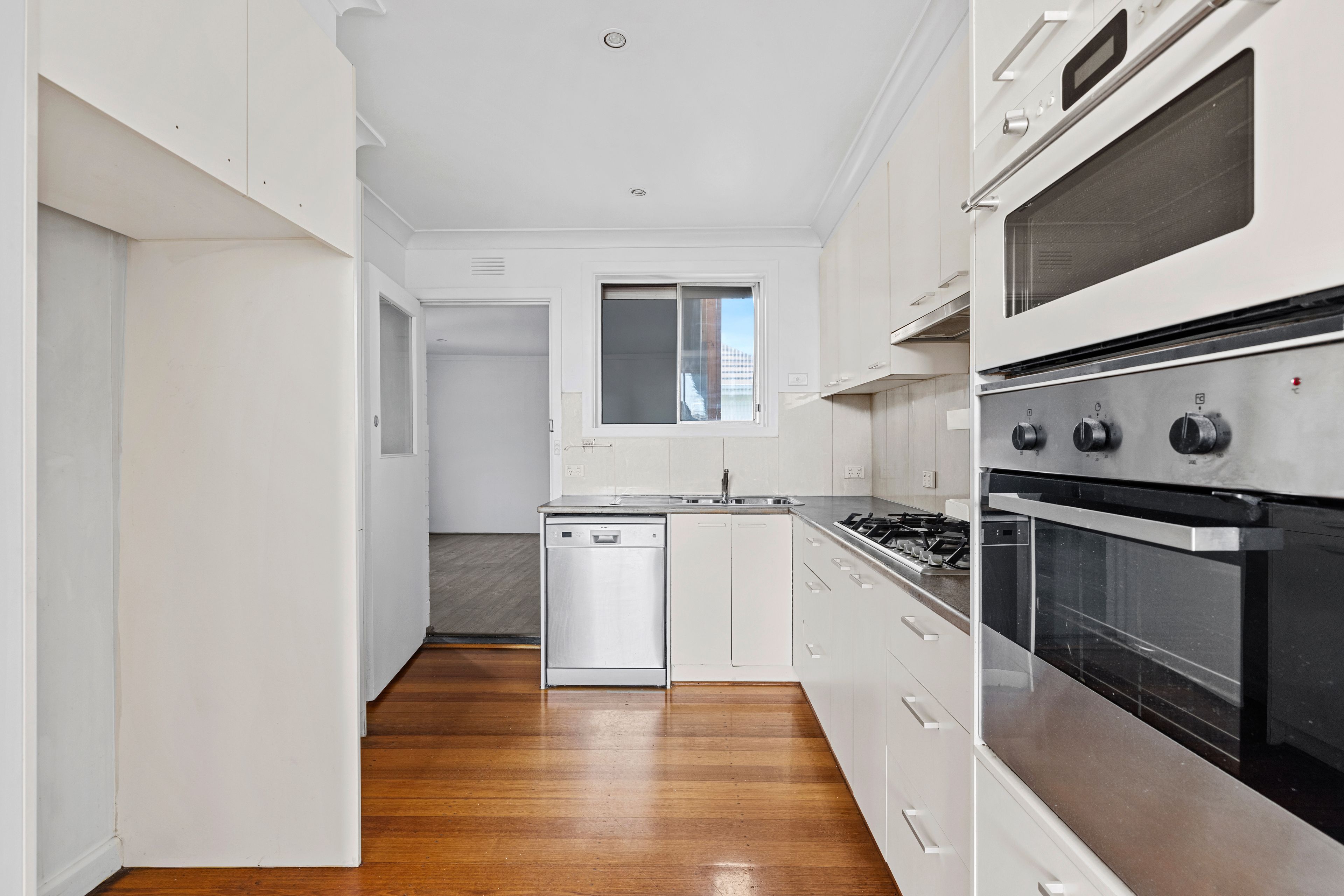 1/160 Corrigan Road — photo 4 of 11