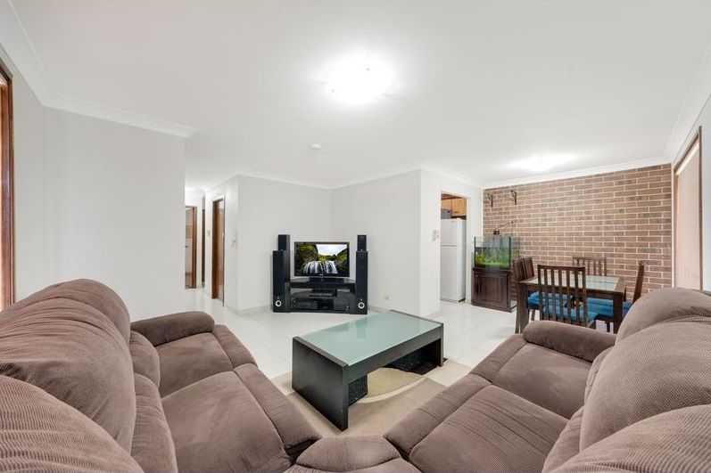 2/12 Bensley Road, Macquarie Fields, NSW 2564