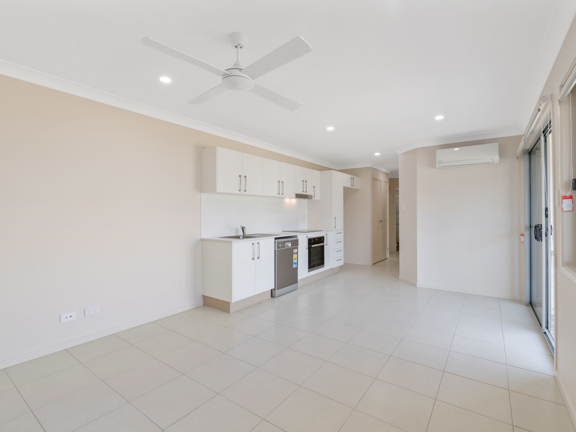 2/10 Rochester Street Lot 33, Hillcrest, QLD 4118