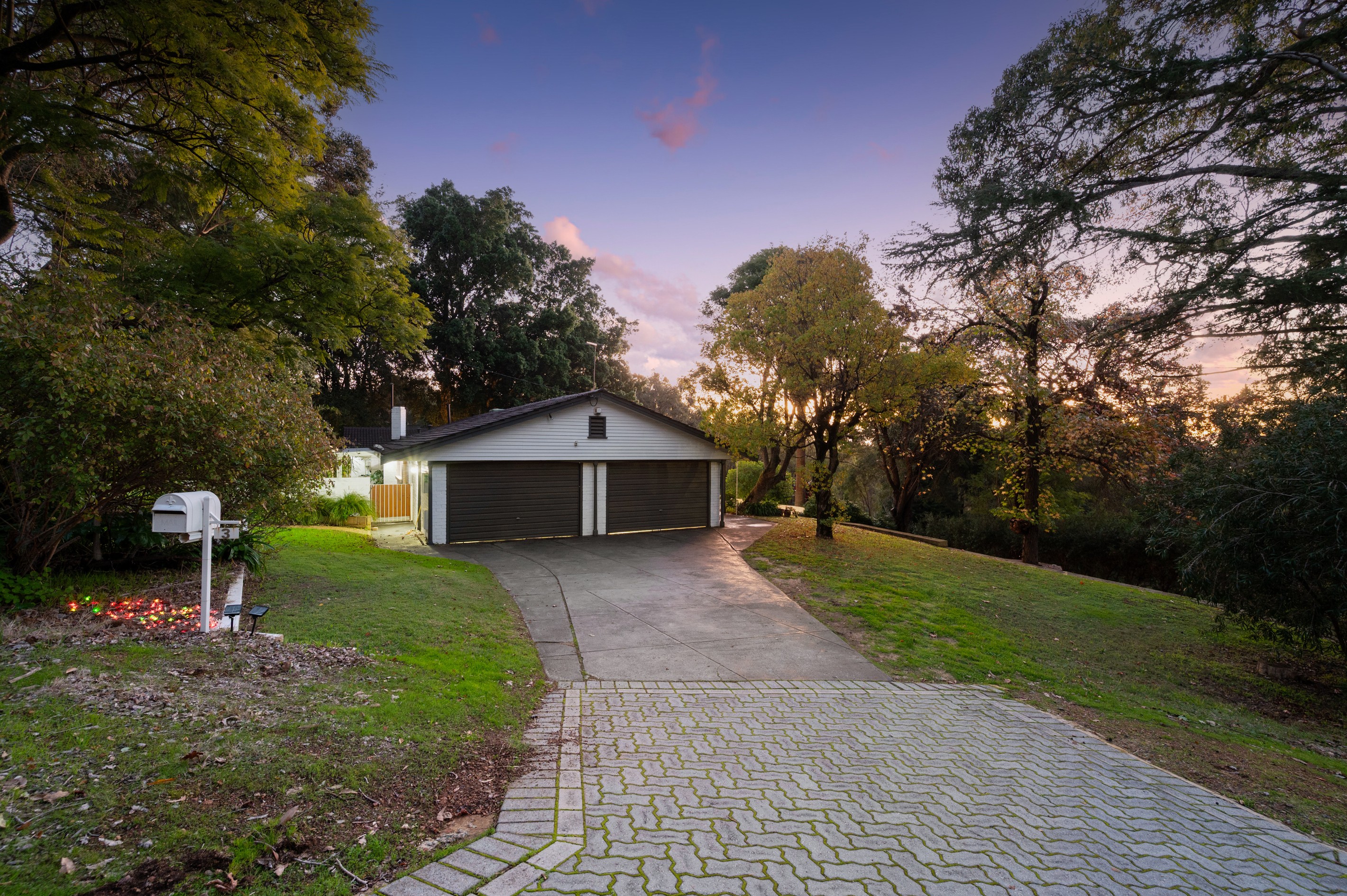 3 St Emilies Road, Kalamunda, WA 6076