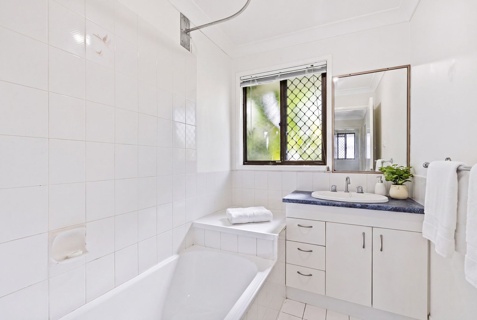 3/10 Sara Street — photo 10 of 14