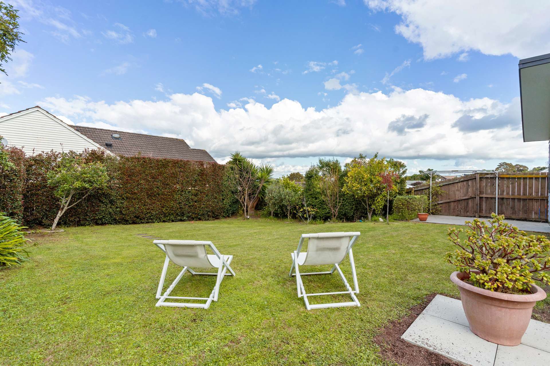 11B Castledine Crescent photo 15