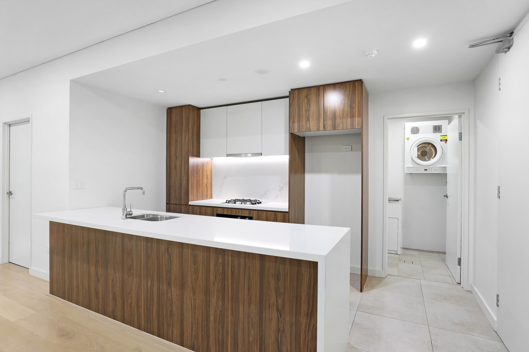 202/98 Lakeside Parade, JORDAN SPRINGS, NSW 2747
