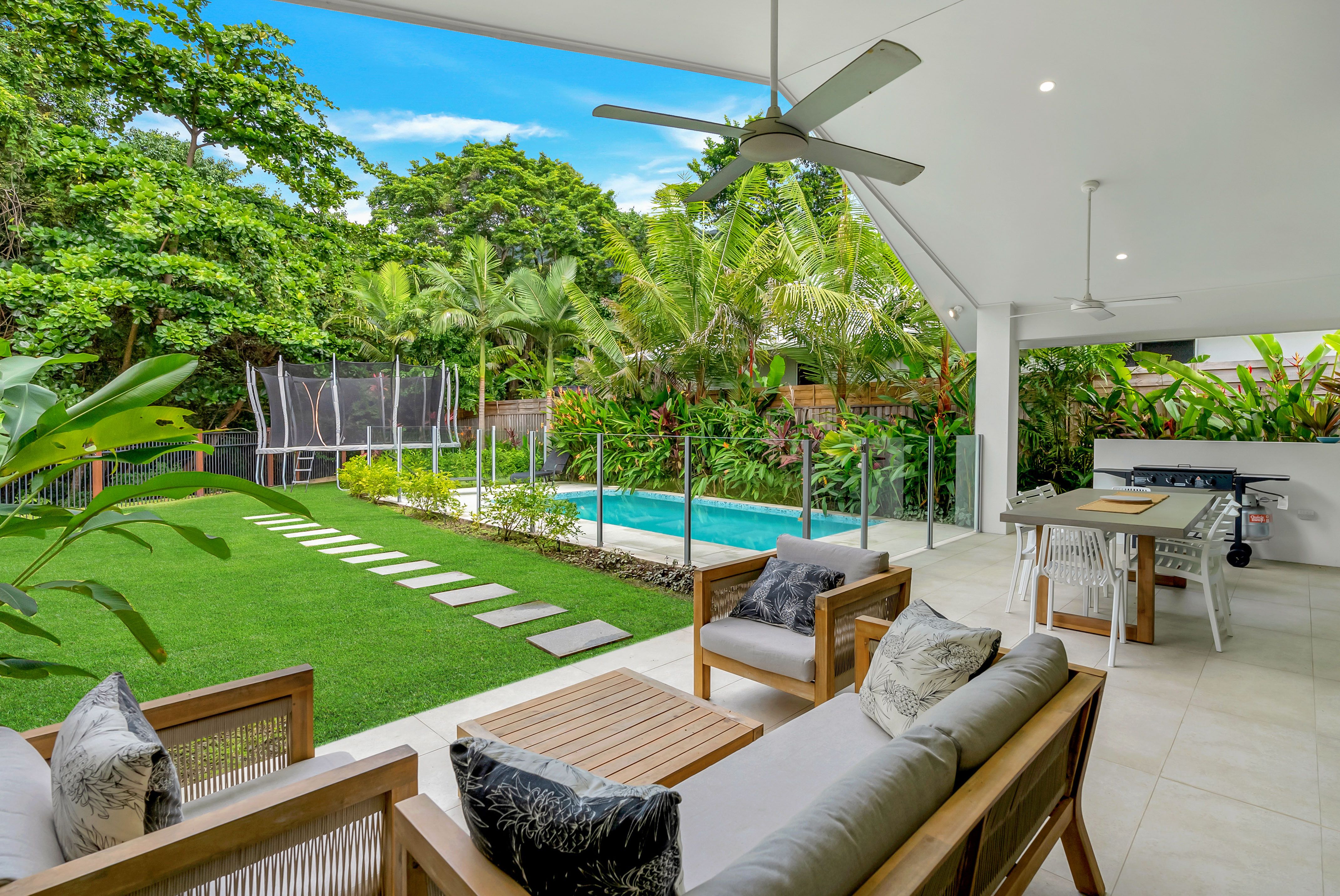6 Latania Close, Palm Cove, QLD 4879