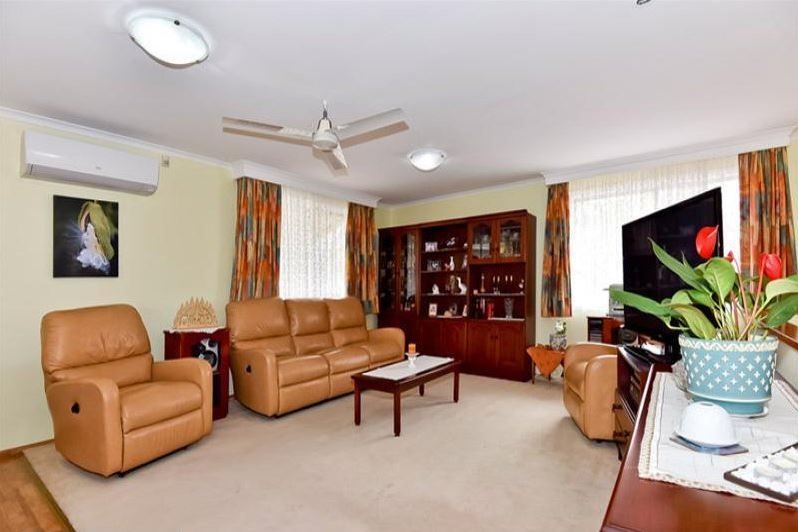 11 Rowan Street, Slacks Creek, QLD 4127