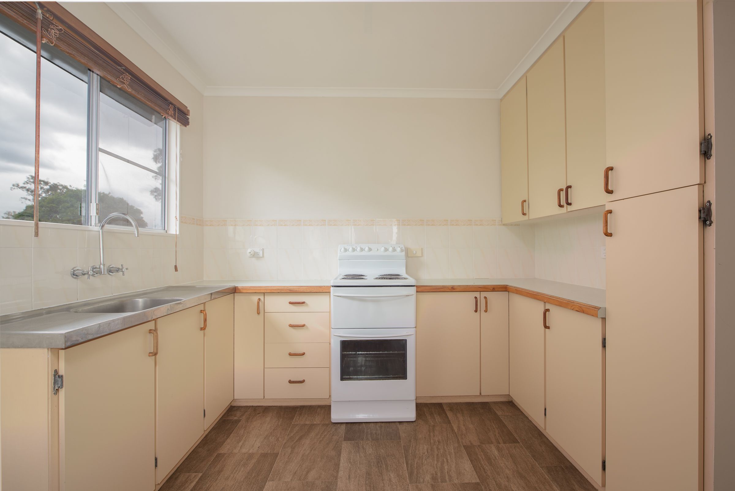 17 Alder Street, New Auckland, QLD 4680