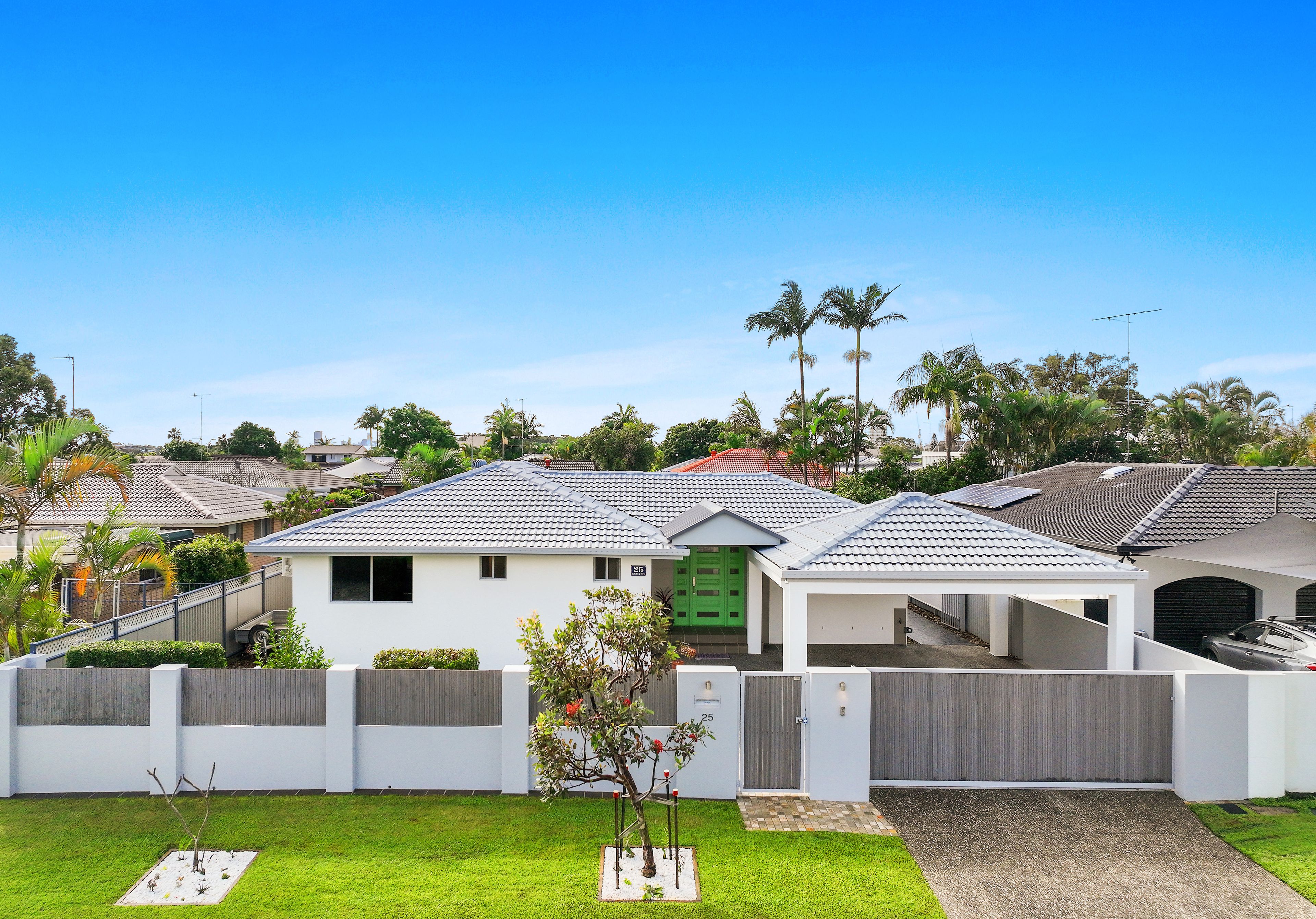 25 Dabchick Drive, Burleigh Waters, QLD 4220