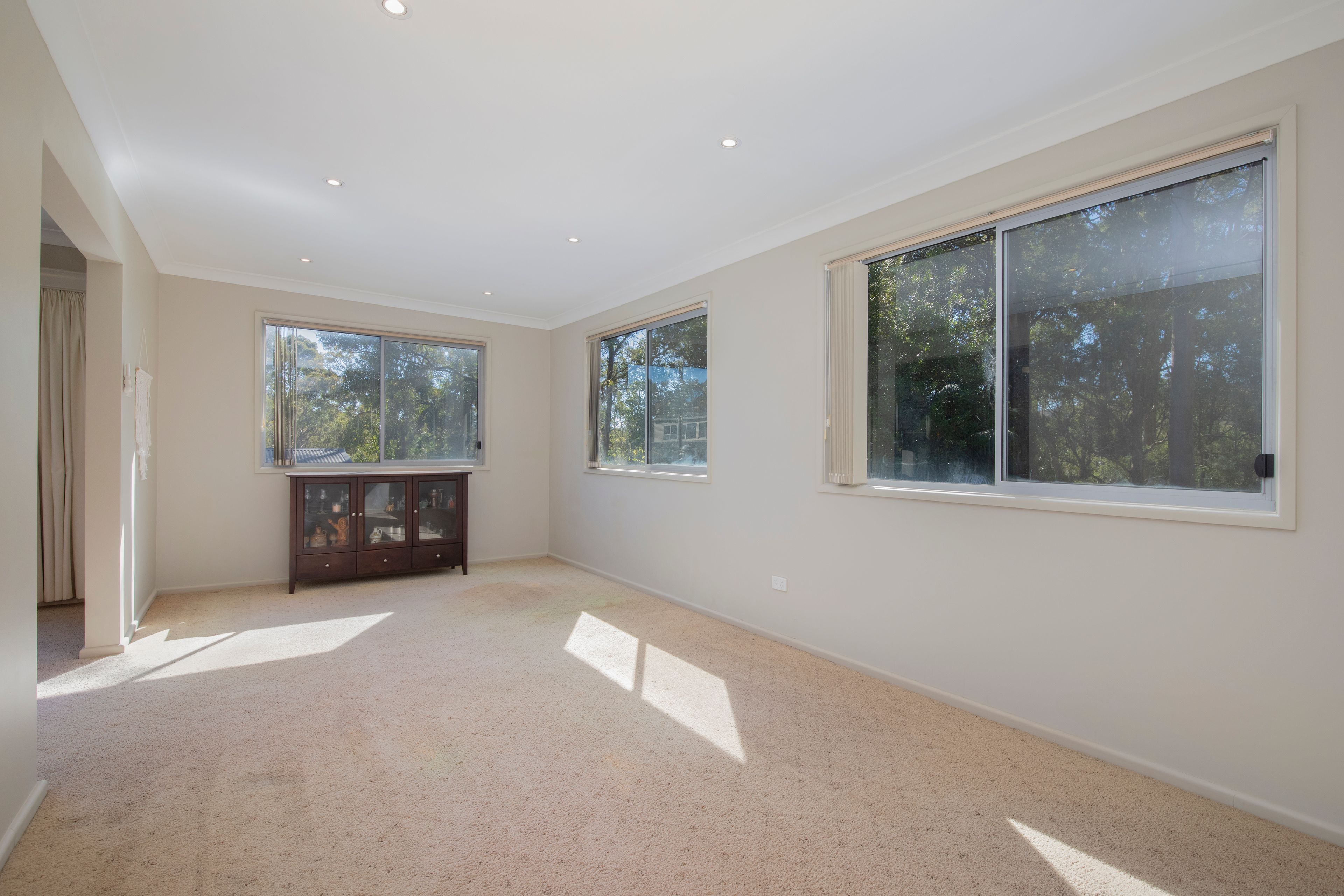5 Lloyd Court — photo 3 of 24