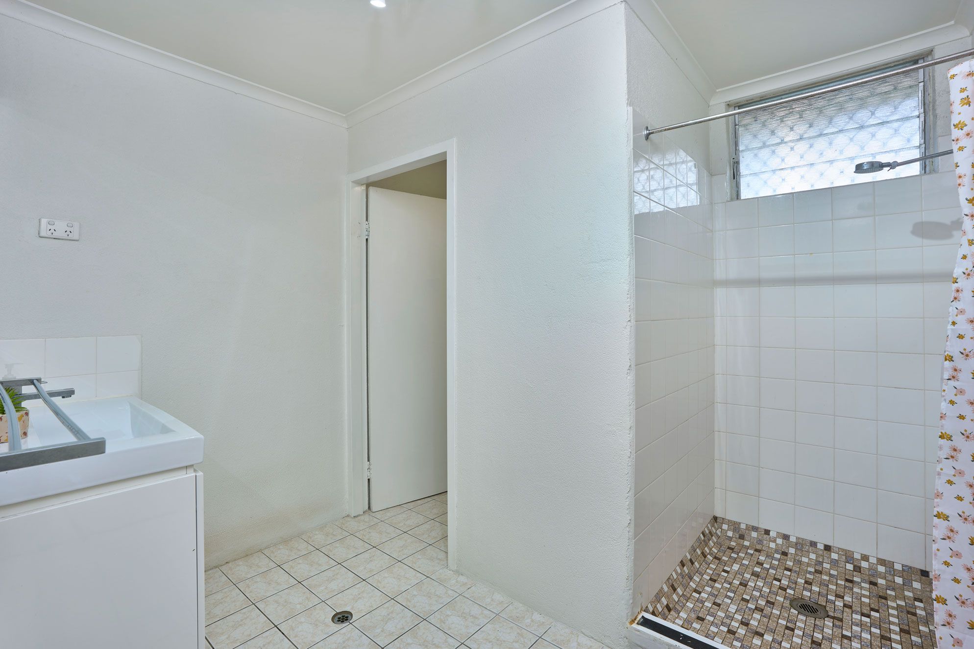 2/8 Boden Street — photo 7 of 12