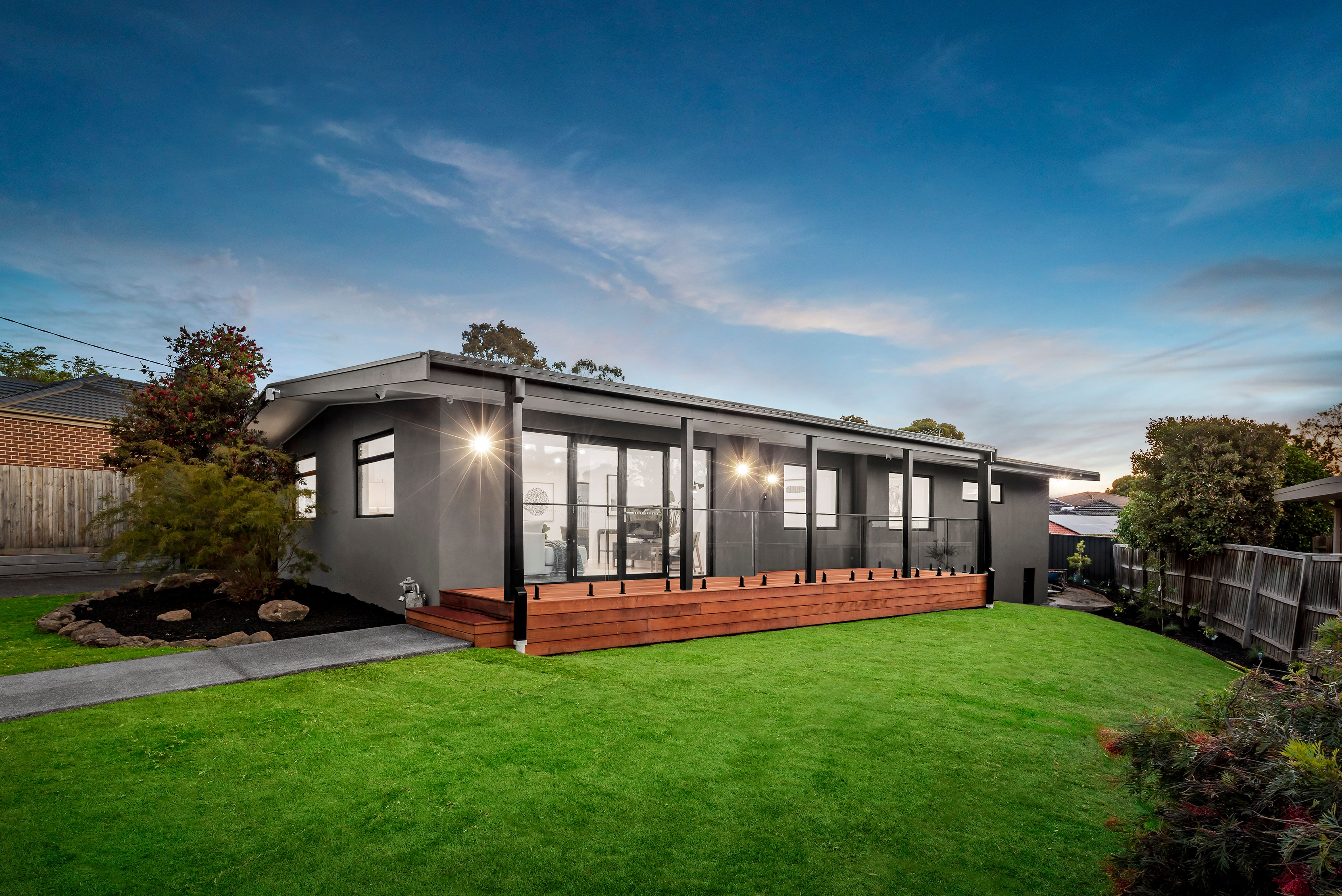 6 Lynwood Crescent — photo 3 of 13