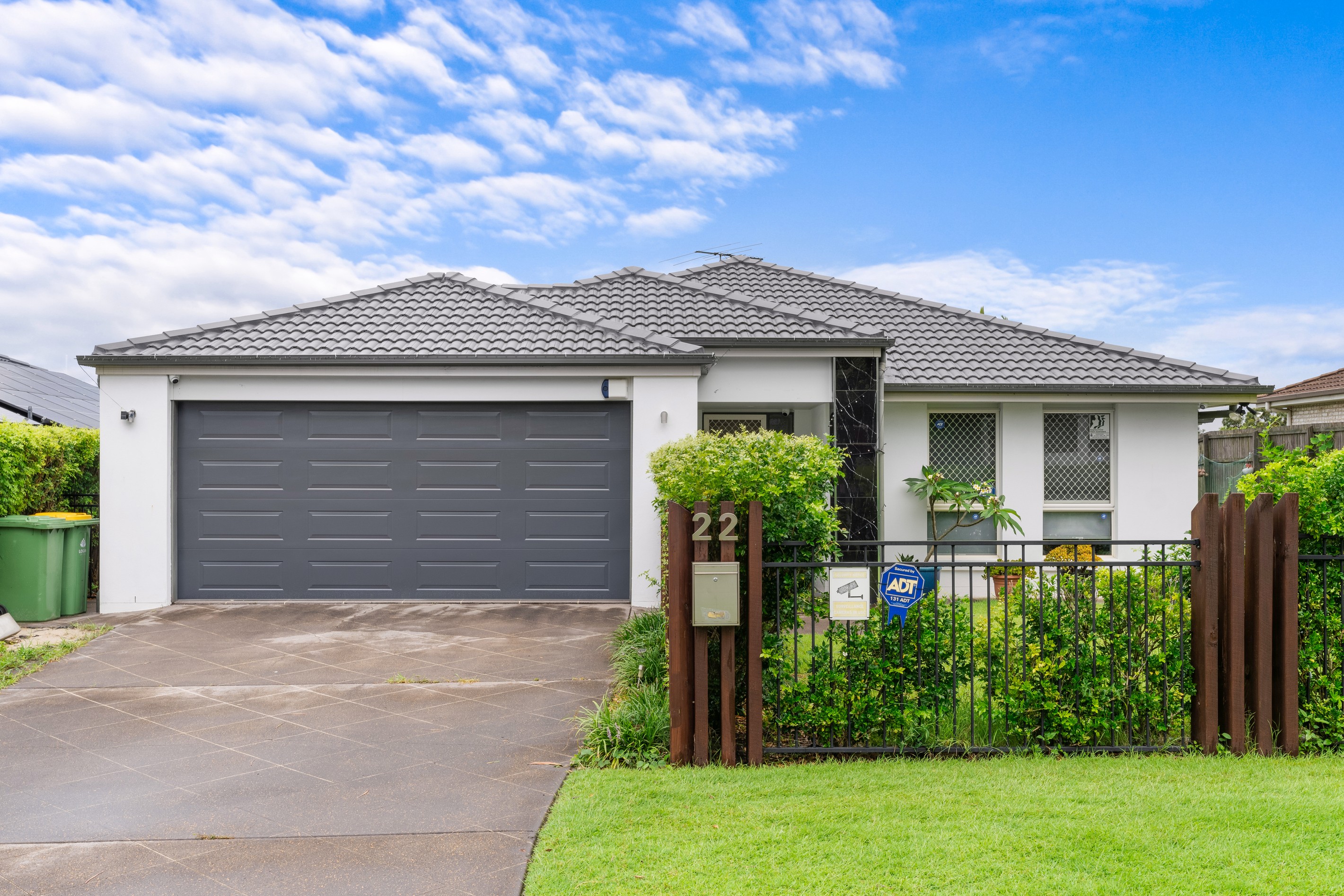 22 Sunrise Crescent, Regents Park, QLD 4118
