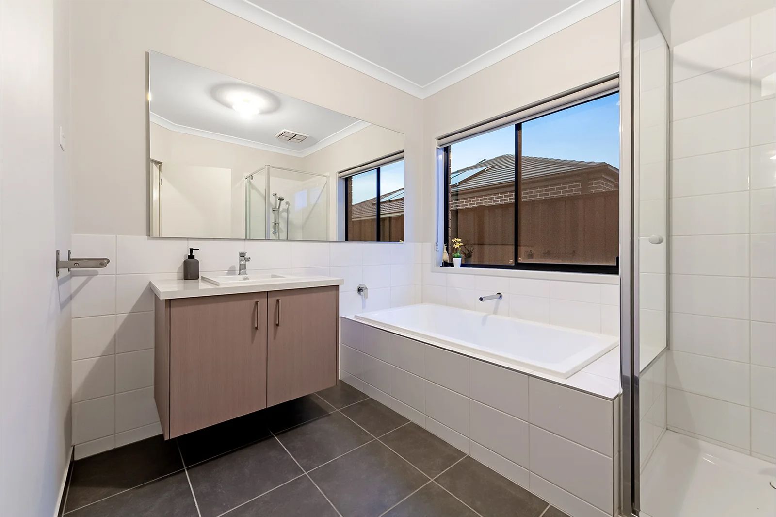 4 Mountleigh Circuit — photo 8 of 10