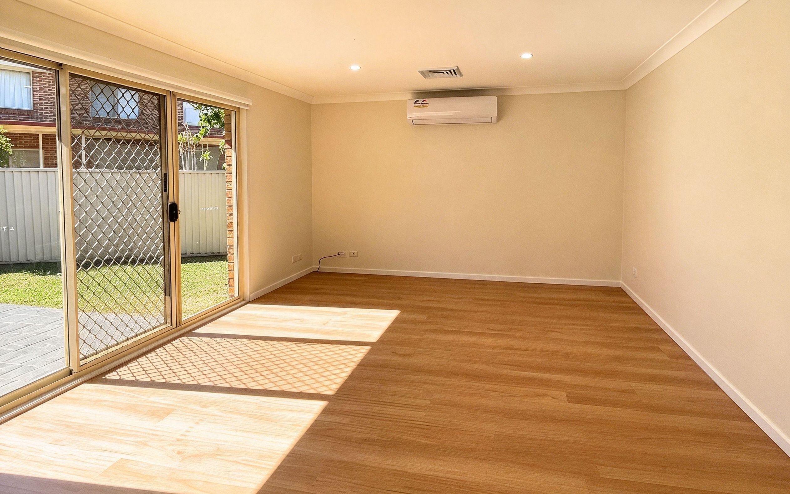 7 Arrowsmith Street — photo 4 of 10