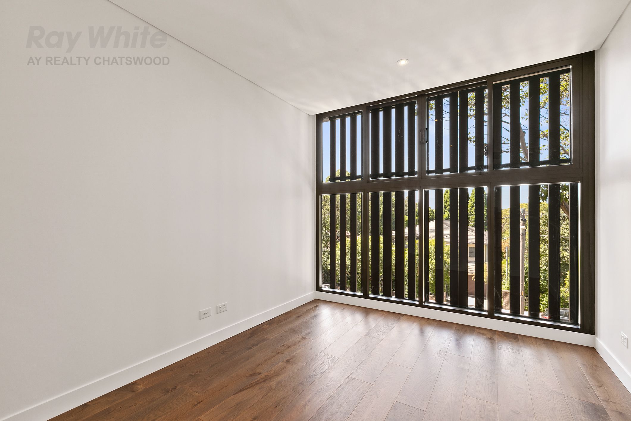 11 Marshall Avenue — photo 4 of 5