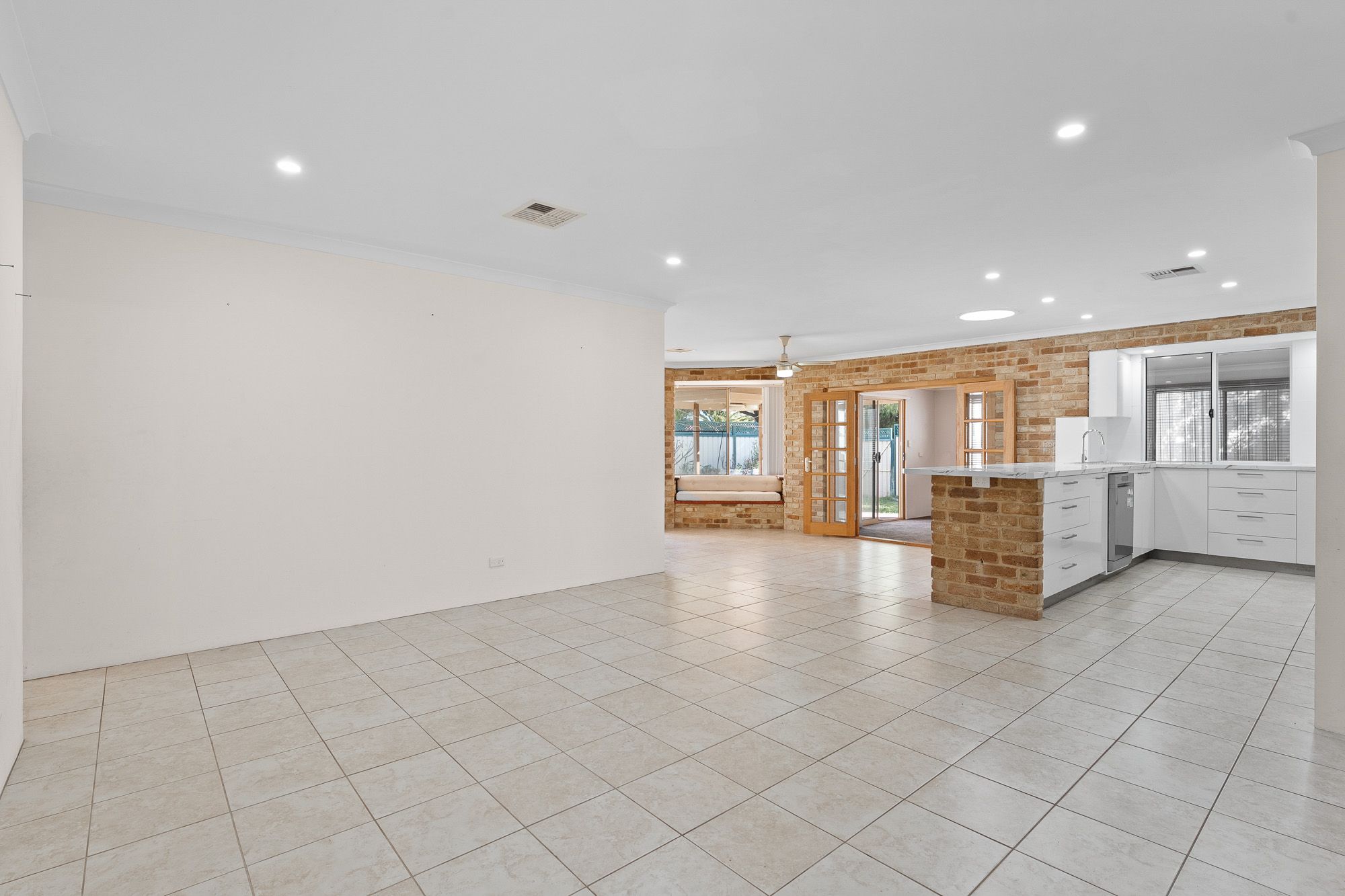 68 Leeuwin Parade — photo 8 of 30