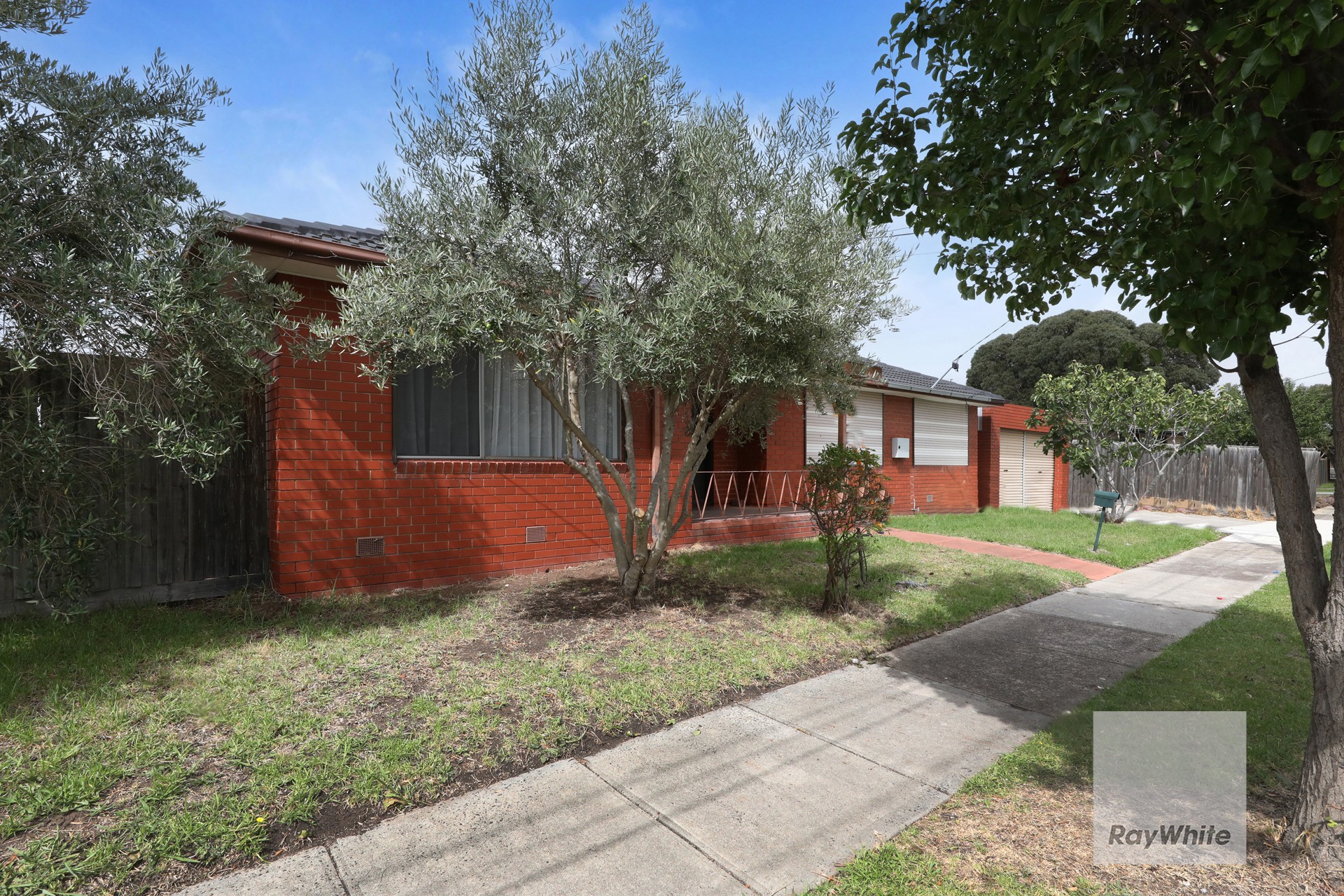 2 Power Close, Gladstone Park, VIC 3043
