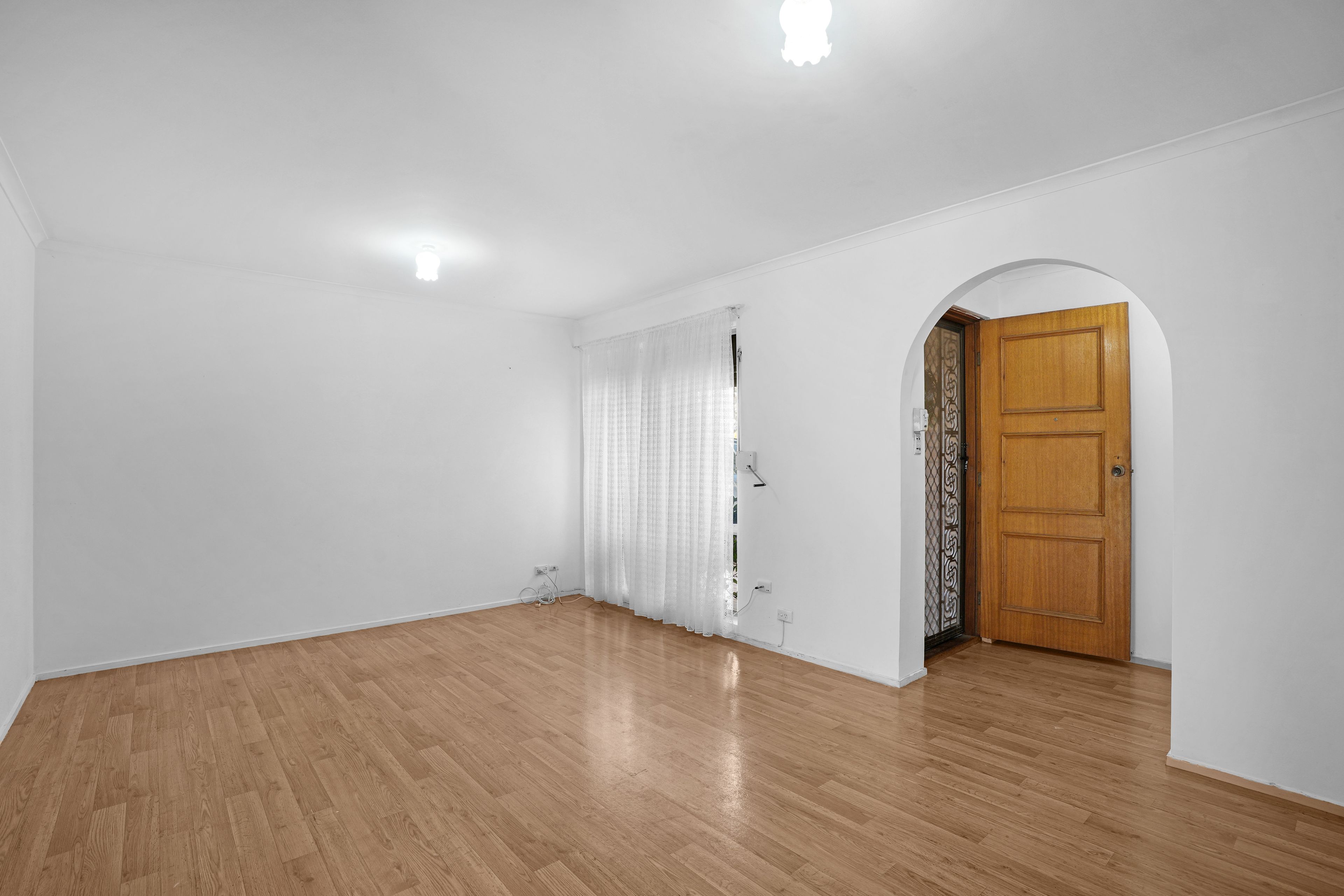 303 Kings Road — photo 3 of 12