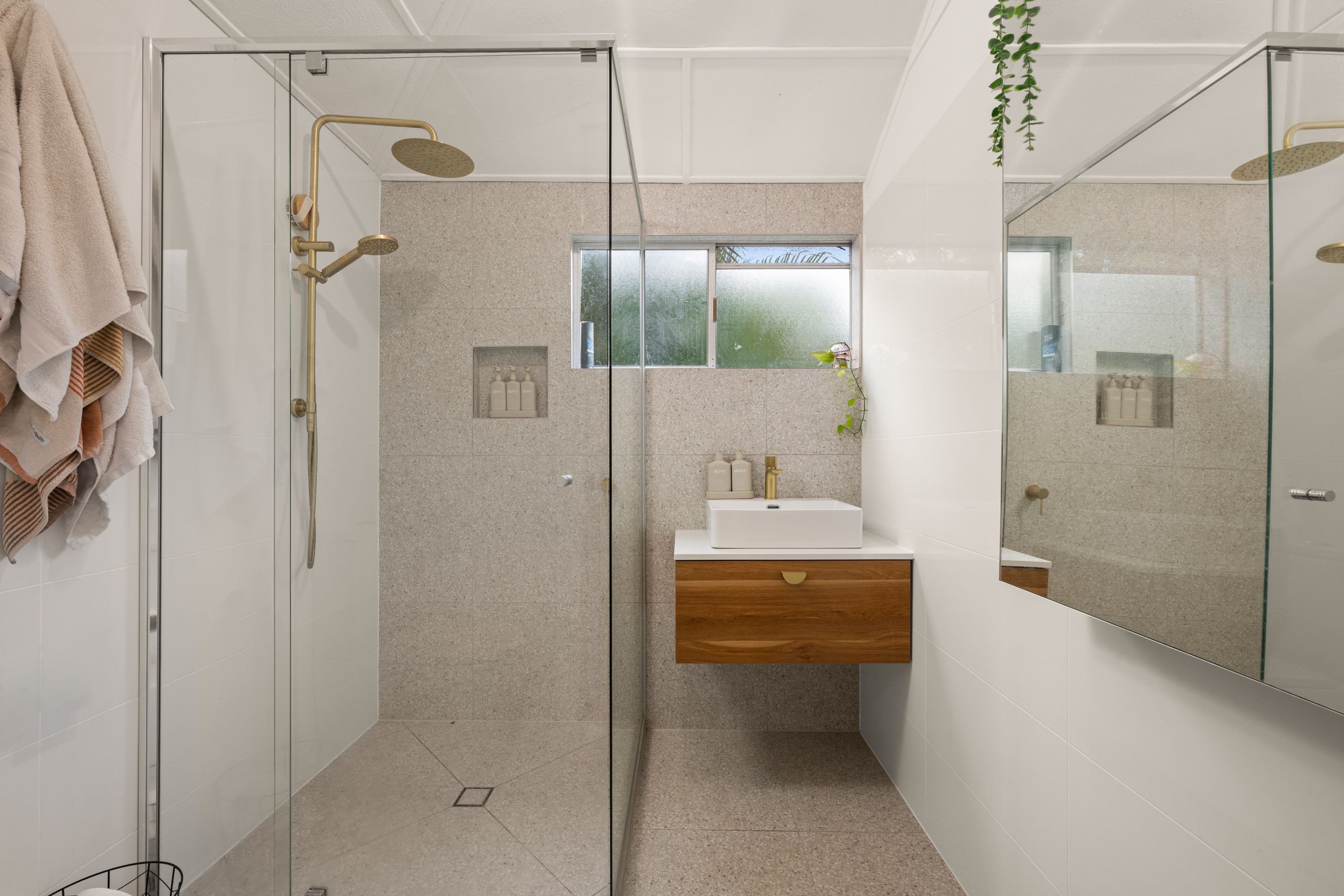 15 Broadsea Avenue — photo 8 of 16