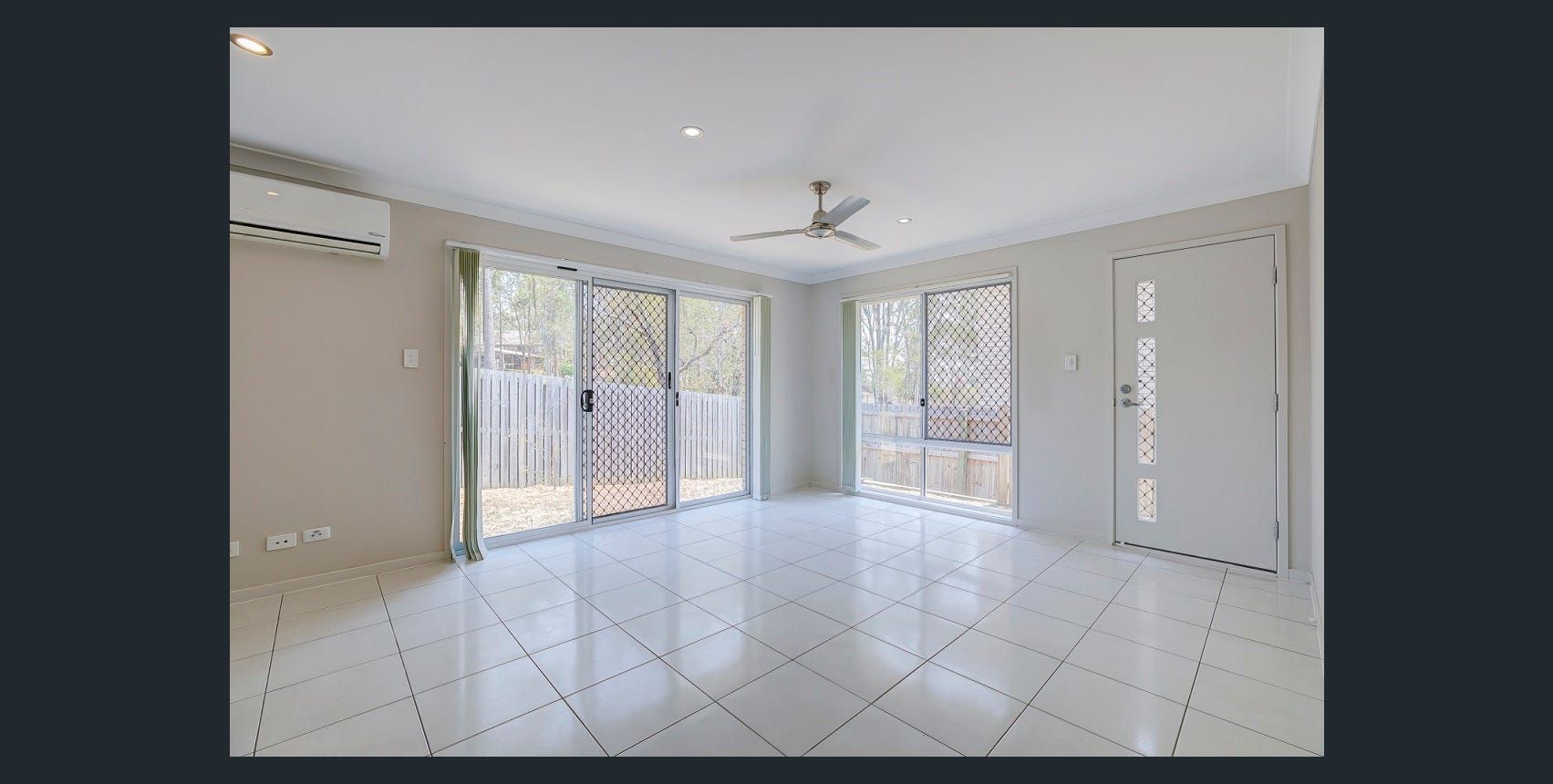 2/4 Hermes Way, Wulkuraka, QLD 4305