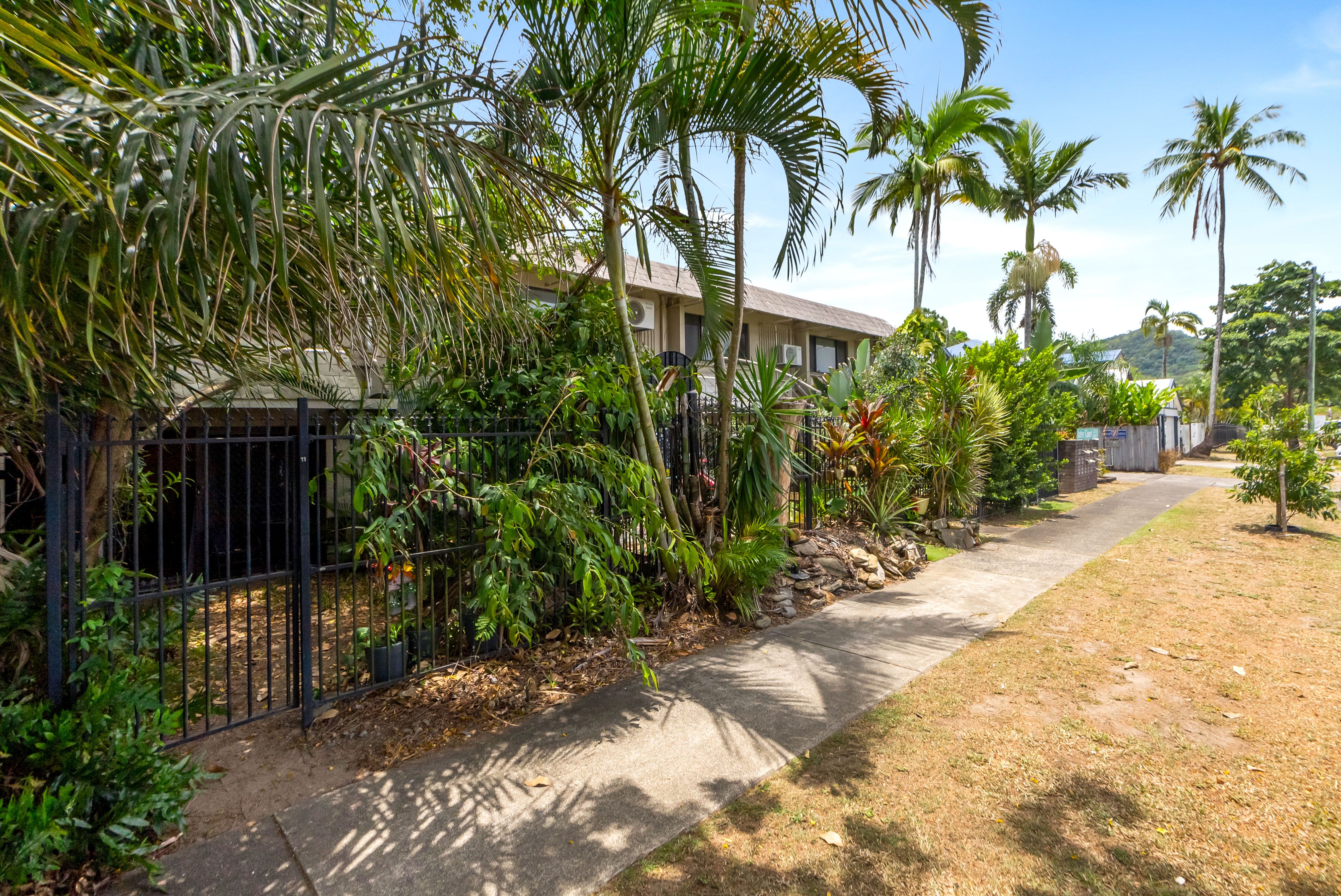 323 Mcleod Street, Cairns North QLD 4870