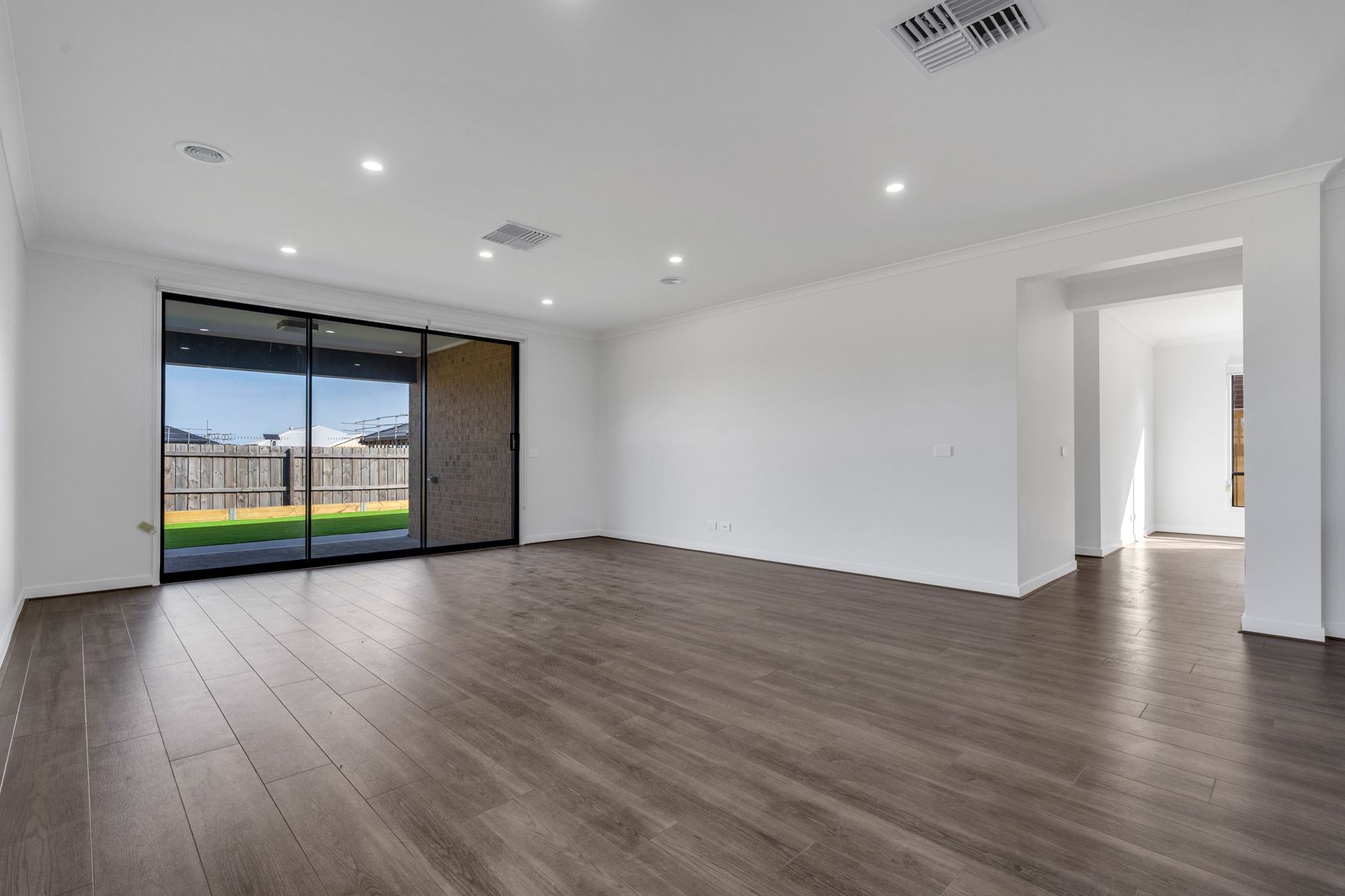 12 Aviemore Street — photo 7 of 21