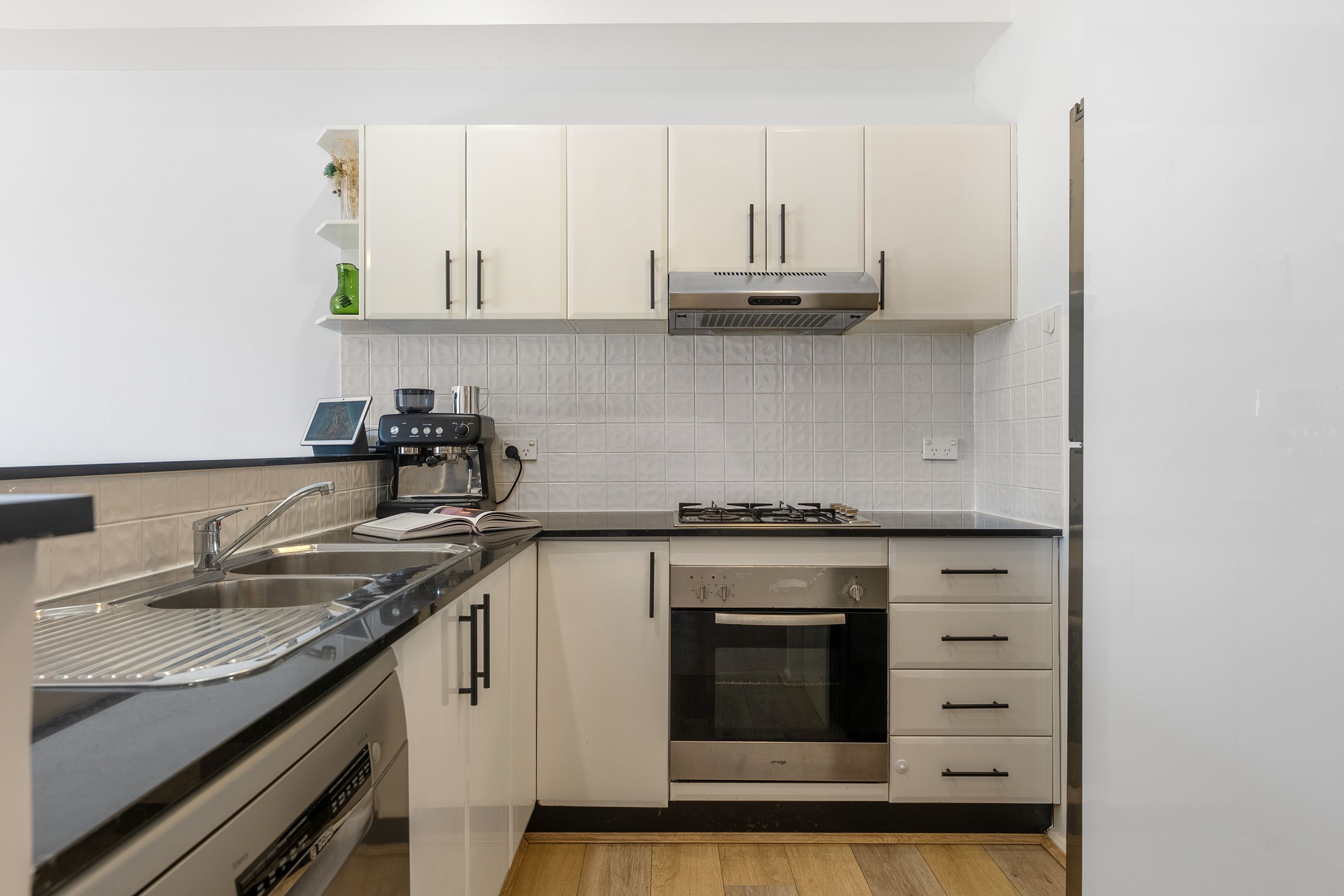 301B/5-11 Sixth Avenue — photo 8 of 15